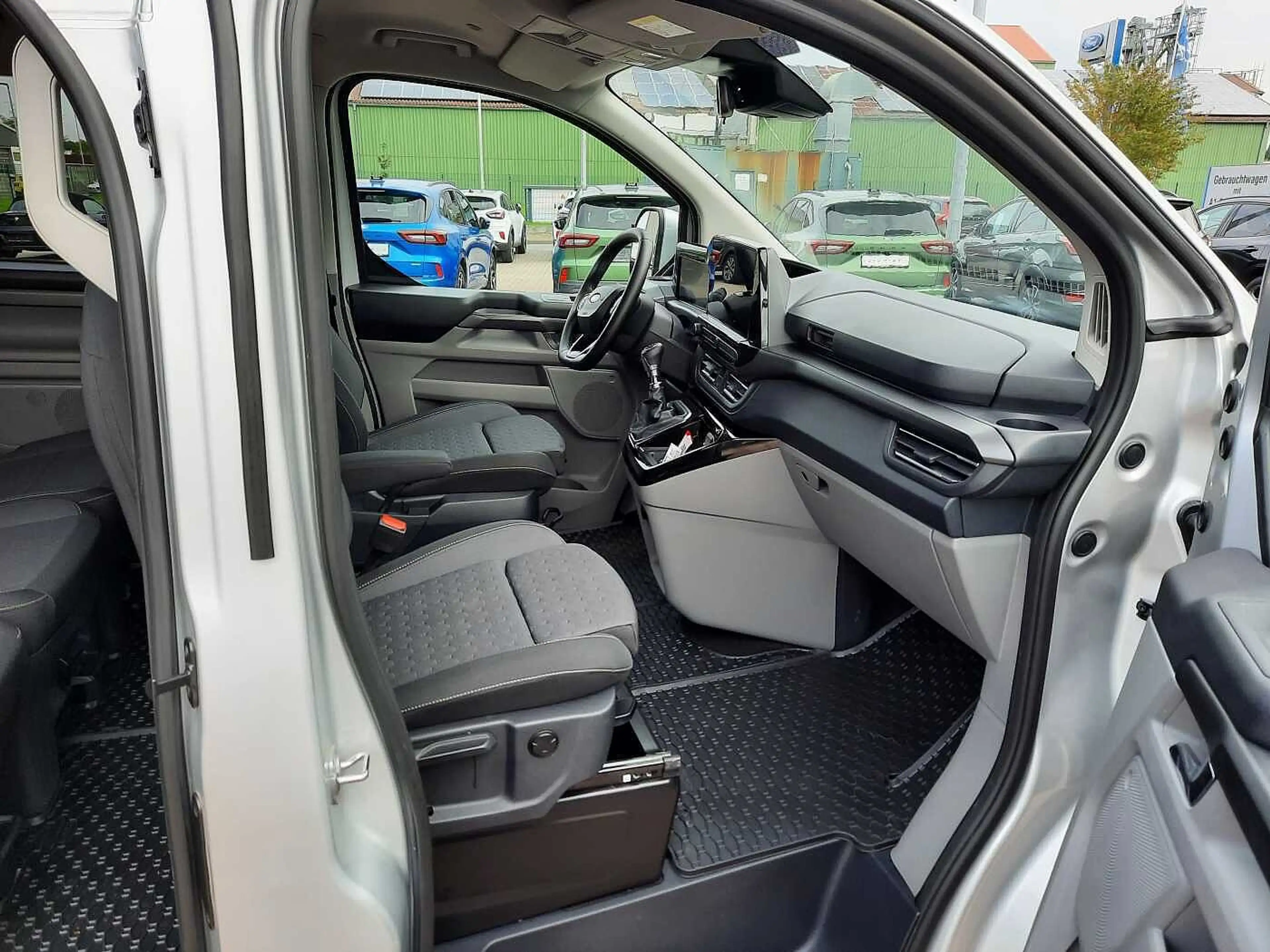 Ford Tourneo Custom 320 EcoBlue L1H1 VA Titanium — photo 9
