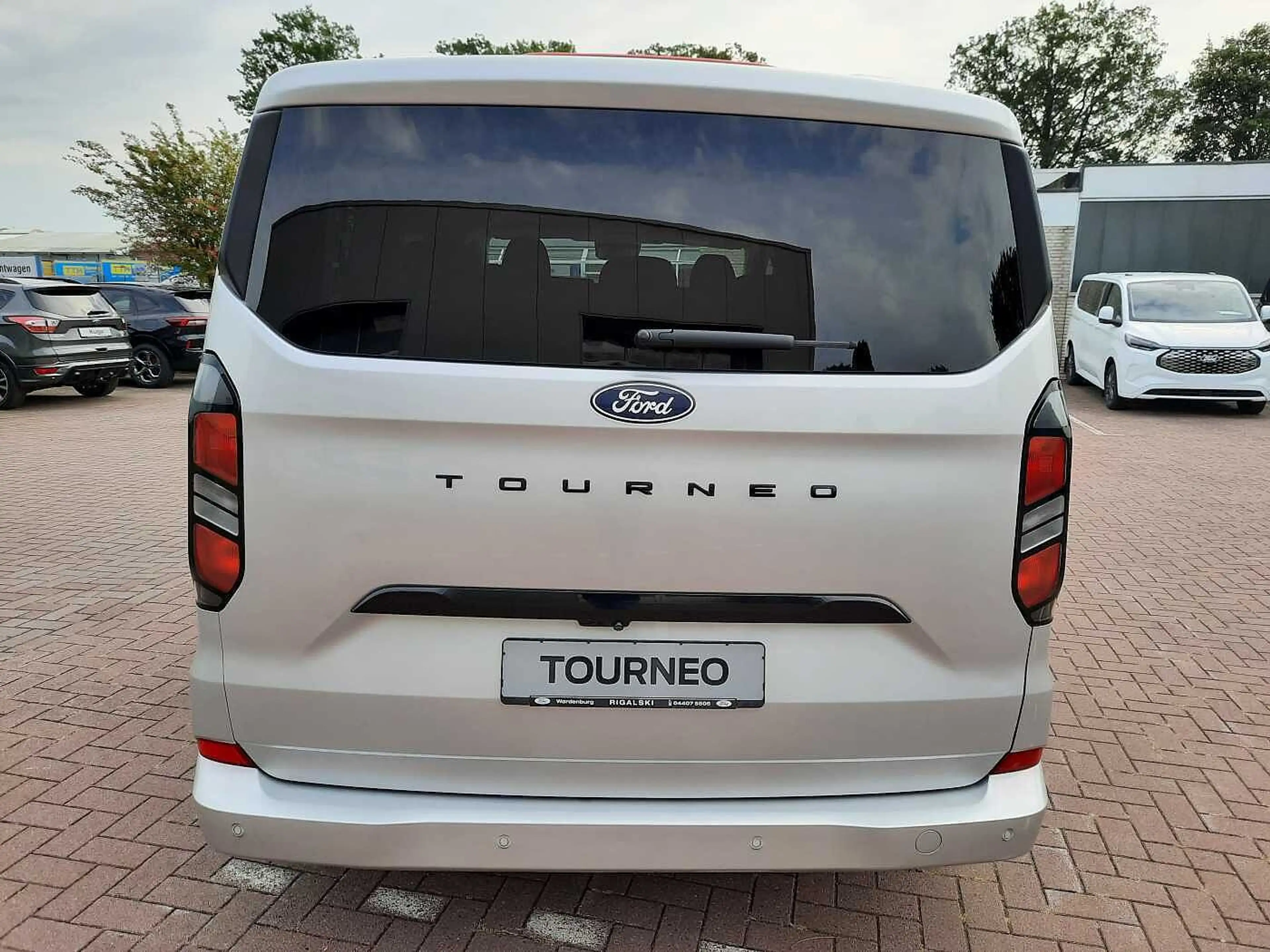 Ford Tourneo Custom 320 EcoBlue L1H1 VA Titanium — photo 6