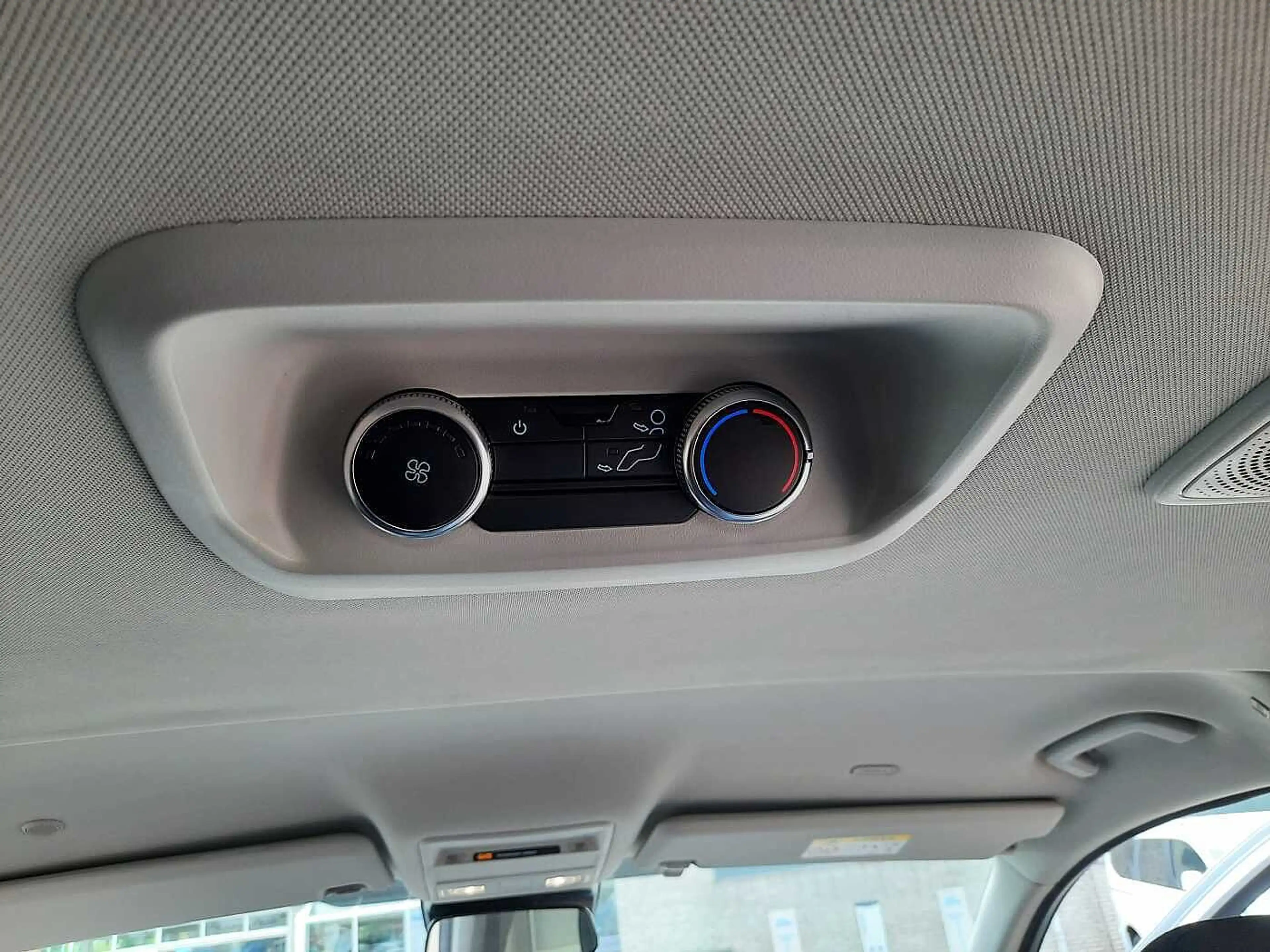 Ford Tourneo Custom 320 EcoBlue L1H1 VA Titanium — photo 12