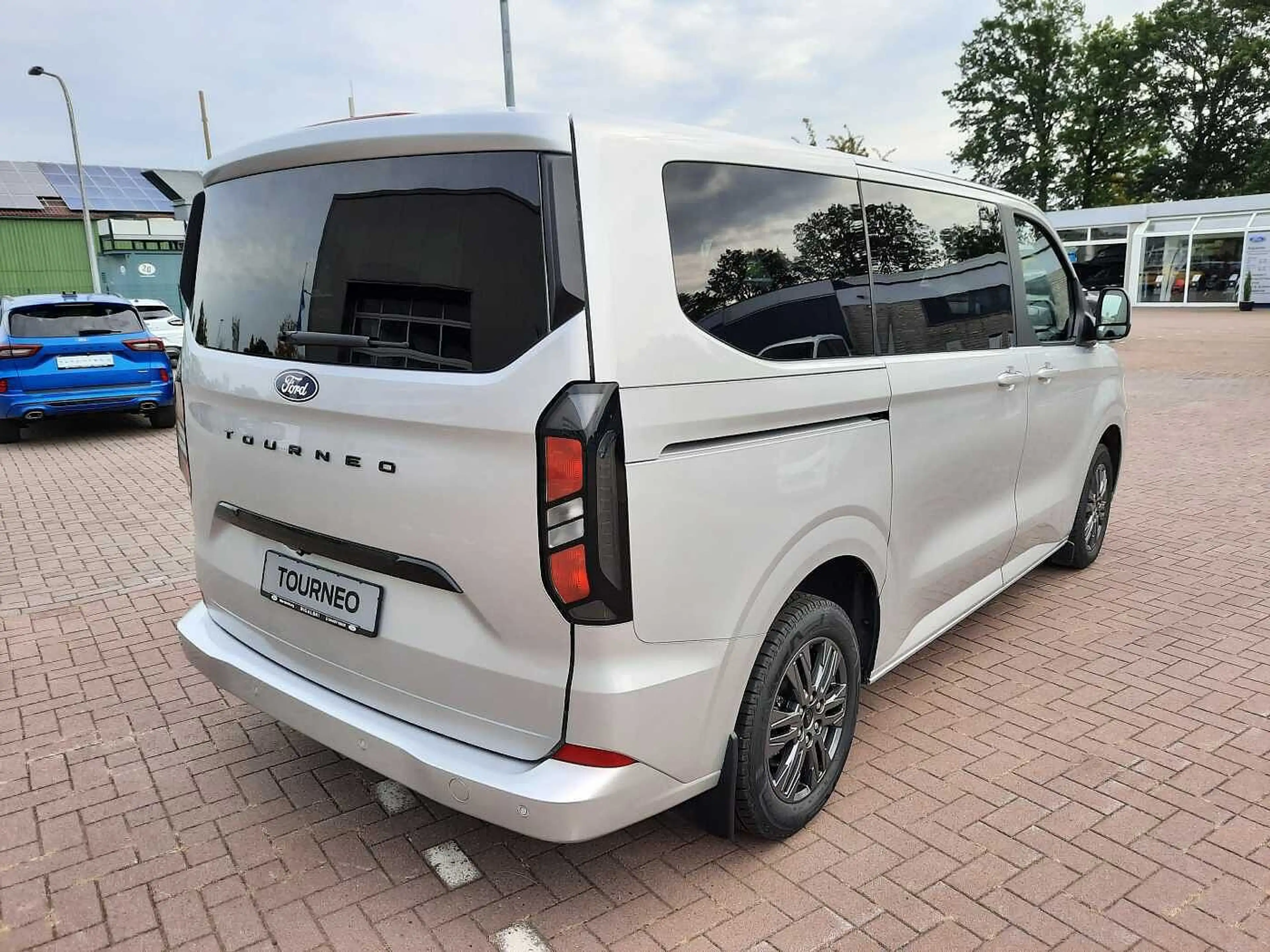 Ford Tourneo Custom 320 EcoBlue L1H1 VA Titanium — photo 3