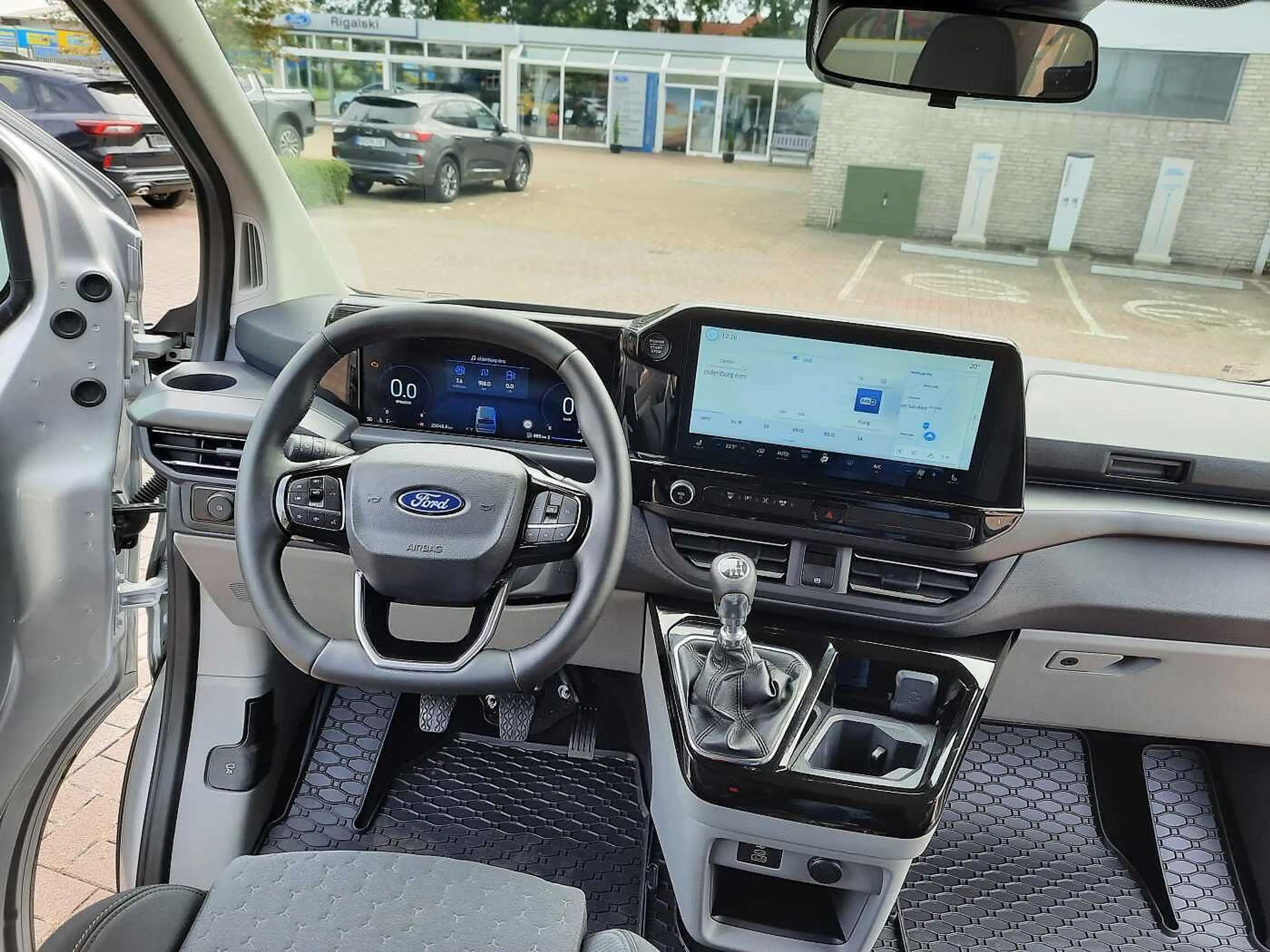 Ford Tourneo Custom 320 EcoBlue L1H1 VA Titanium — photo 11