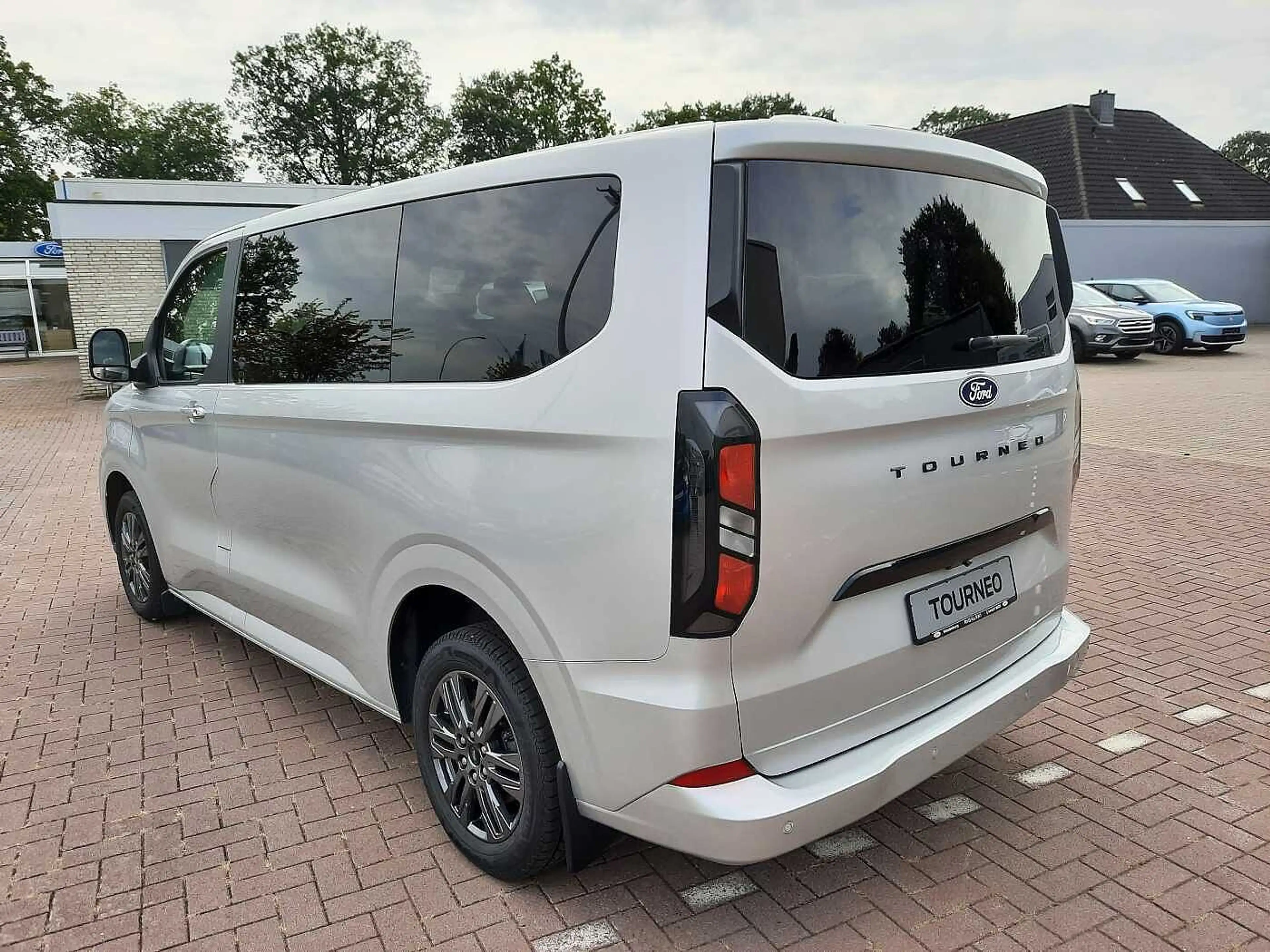 Ford Tourneo Custom 320 EcoBlue L1H1 VA Titanium — photo 4