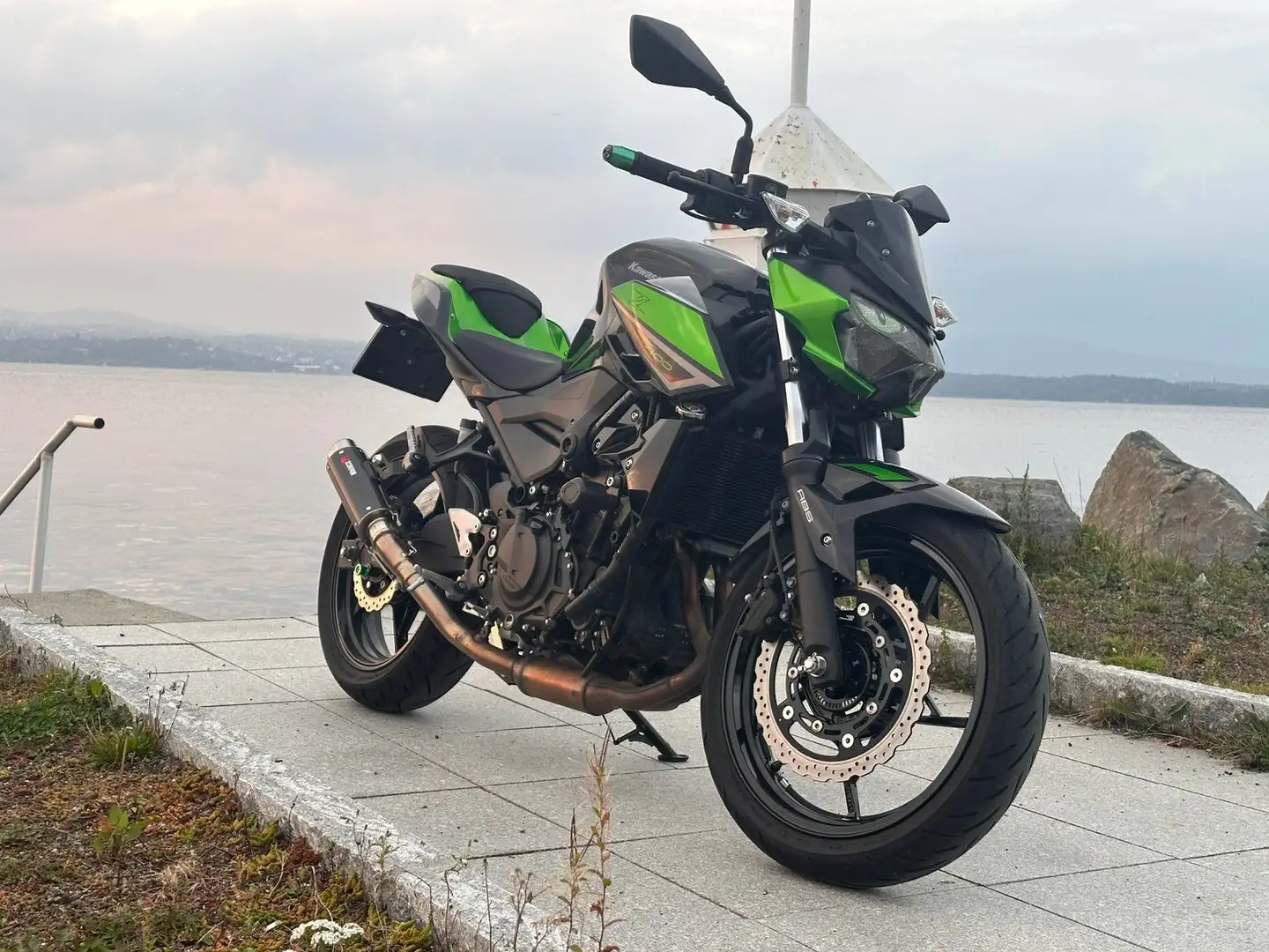 Kawasaki Z 400 Verde - 1