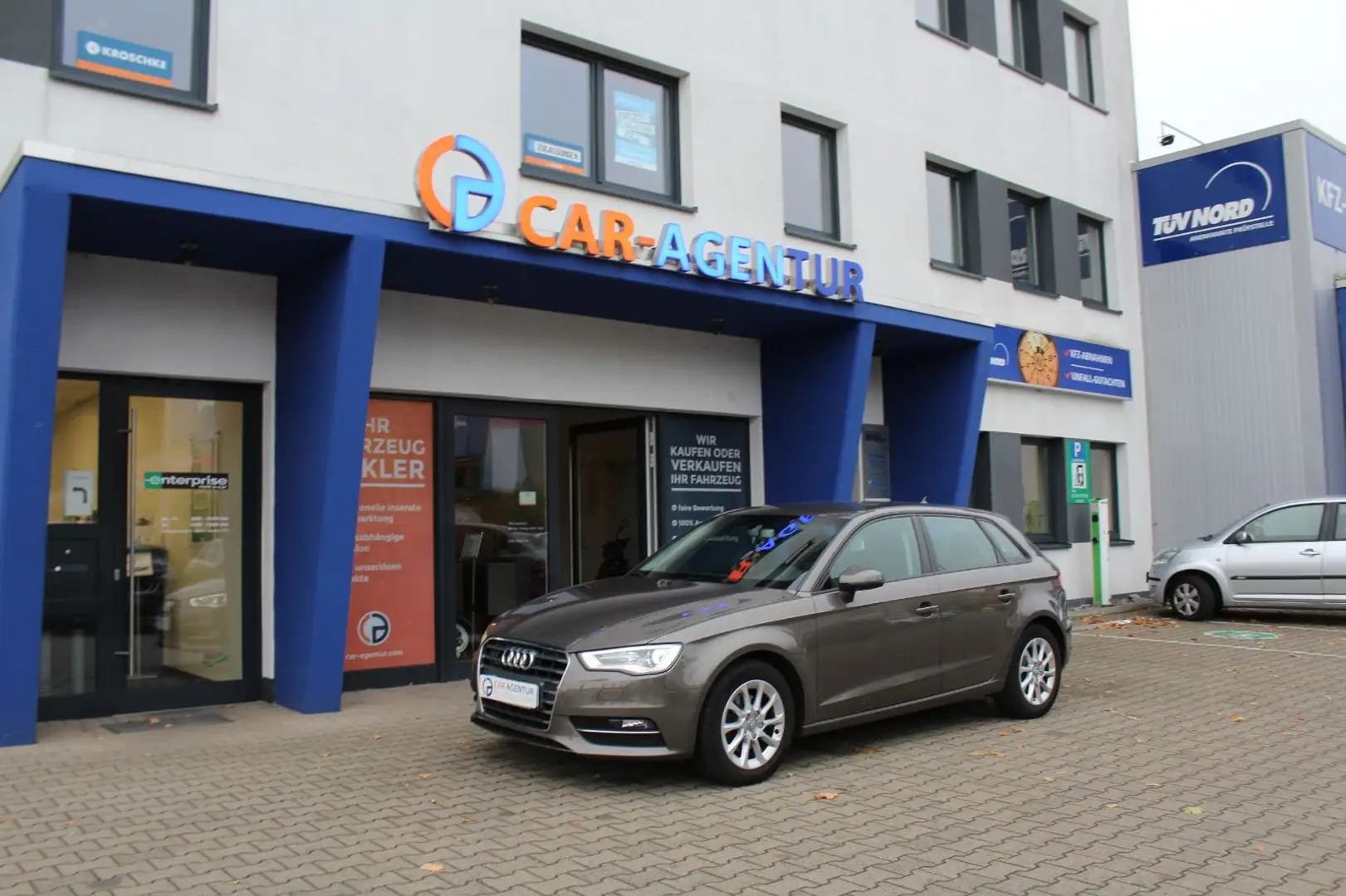 Audi A3 Sportback attraction Grau - 1