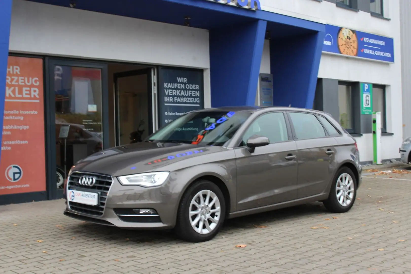 Audi A3 Sportback attraction Grau - 2