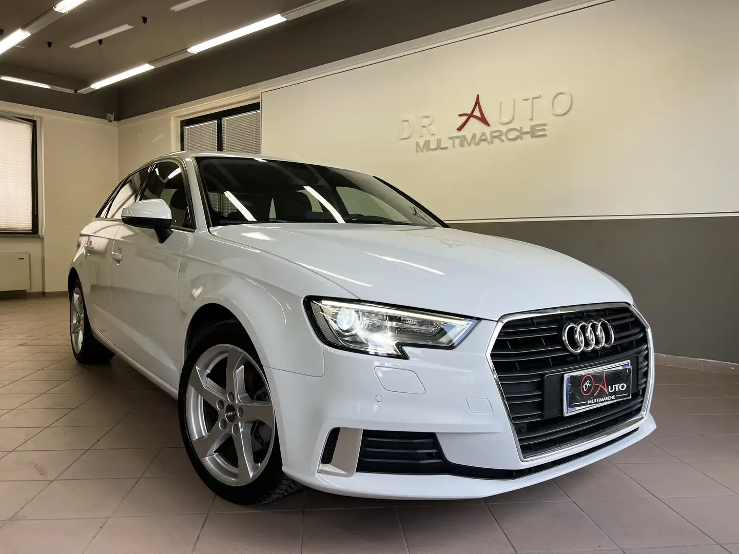 Audi A3 Sedan 30 1.6 tdi Business 116cv s-tronic my19 Blanco - 1