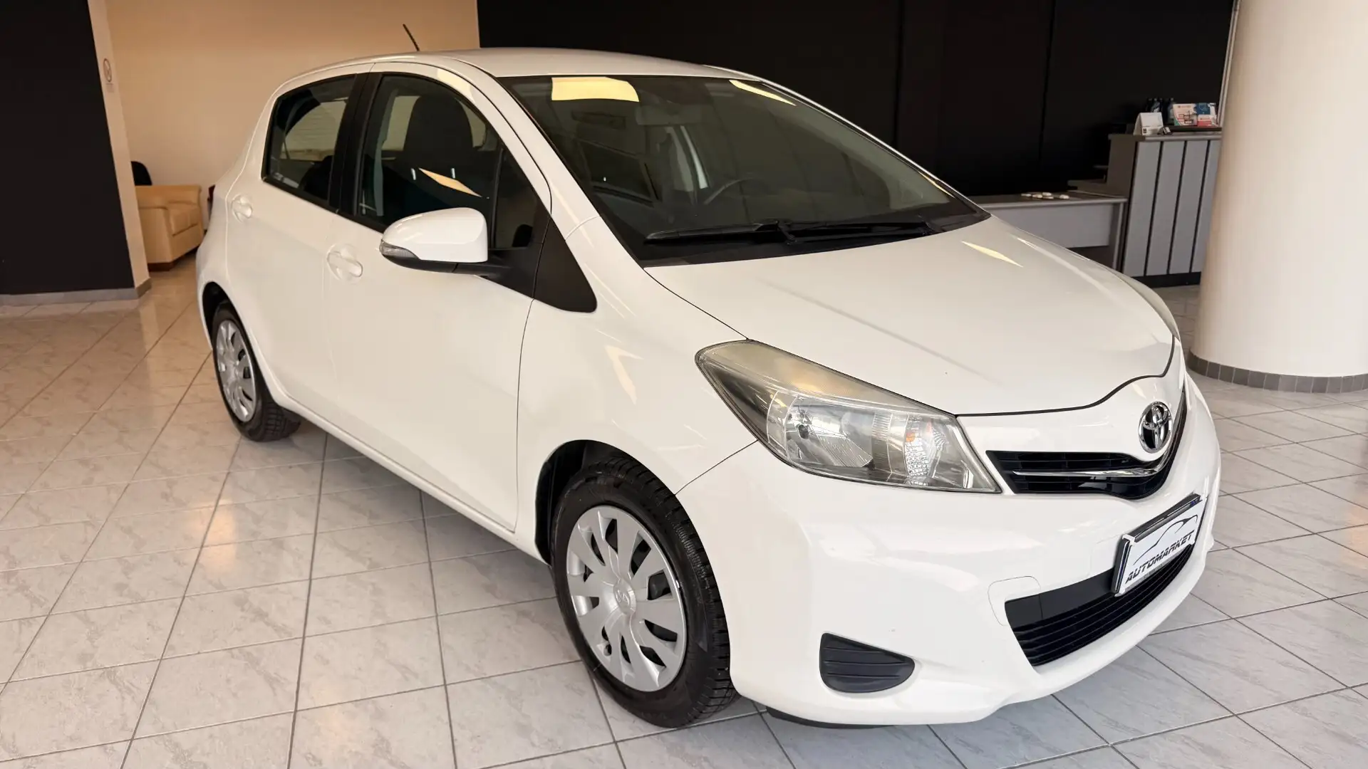 Toyota Yaris 1.3 5 porte Lounge Bianco - 2