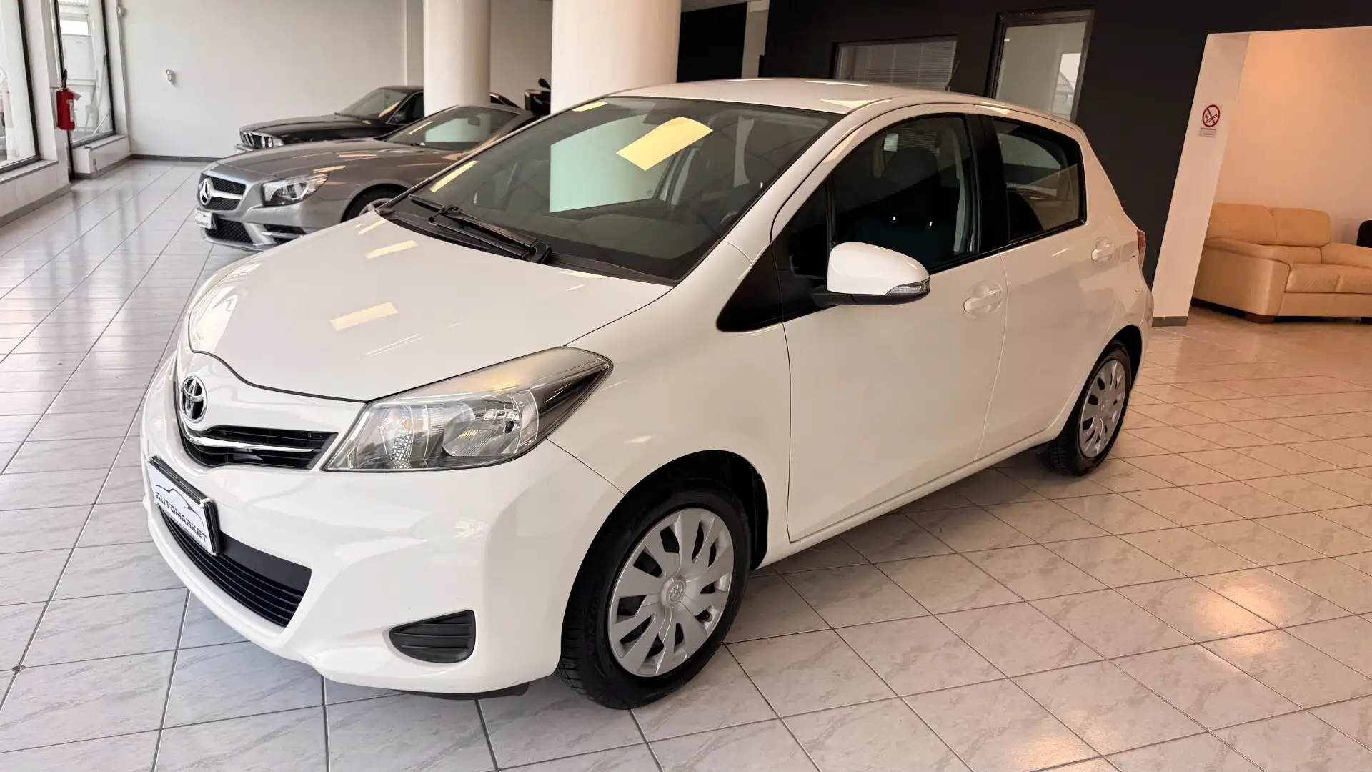Toyota Yaris 1.3 5 porte Lounge Bianco - 1