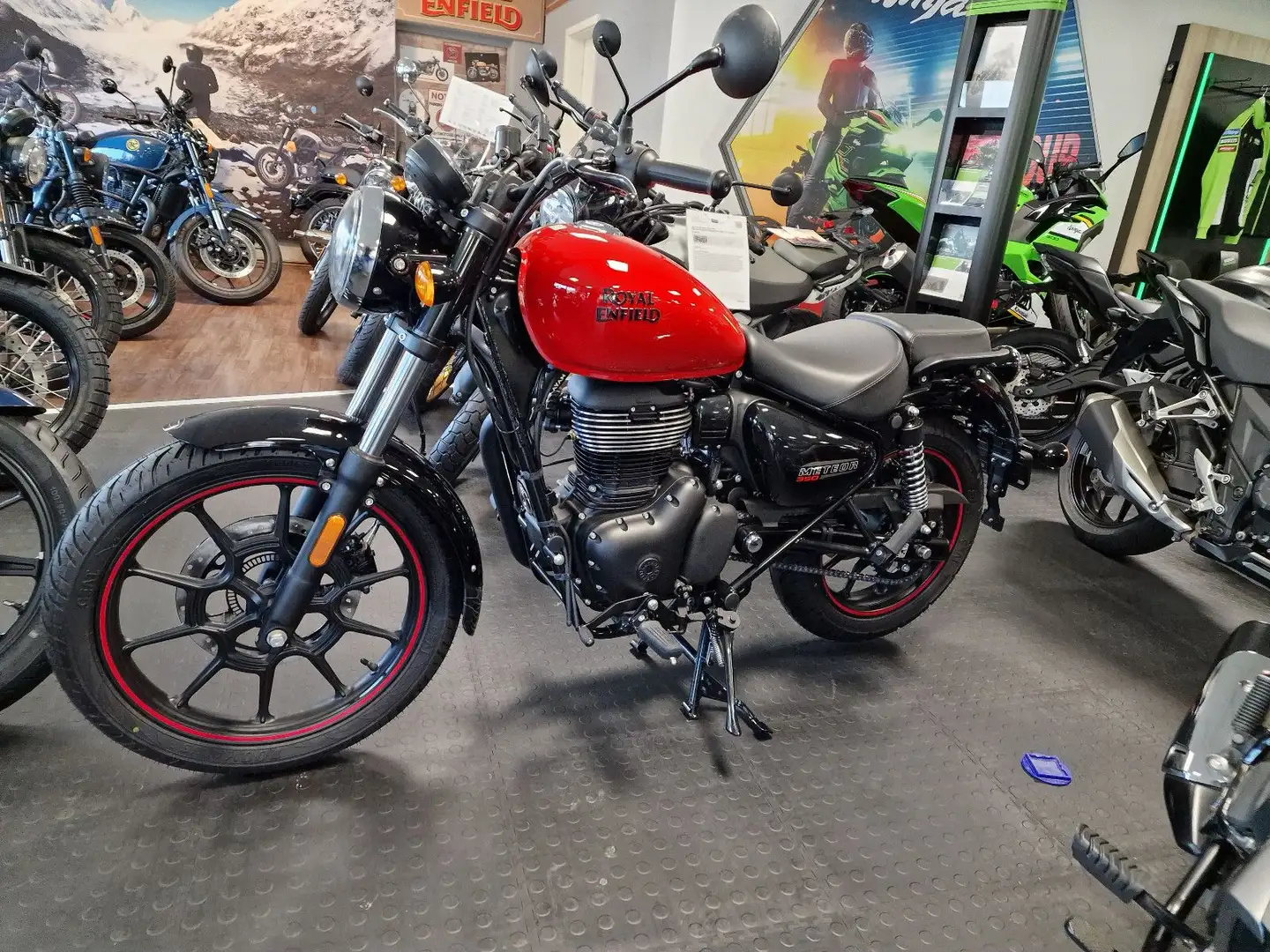 Royal Enfield Meteor 350 rot Rojo - 2