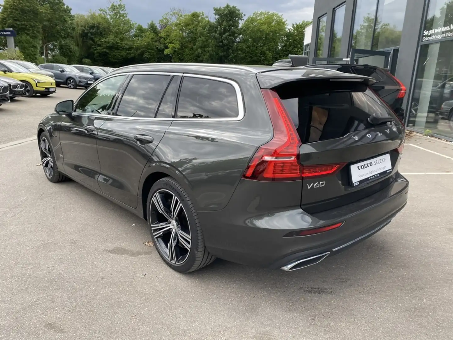 Volvo V60 Inscription Recharge Plug-In Hybrid AWD T8 Twin En Gri - 2