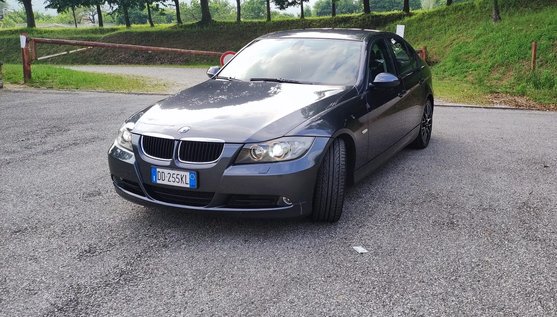BMW 320 320d Futura - 2