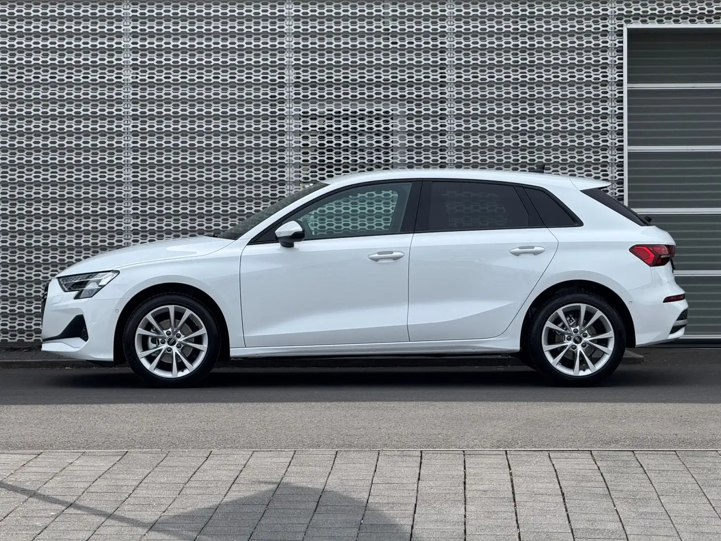 Audi A3 Advanced 30 TFSI LED*ACC*CARPLAY*KL Weiß - 2