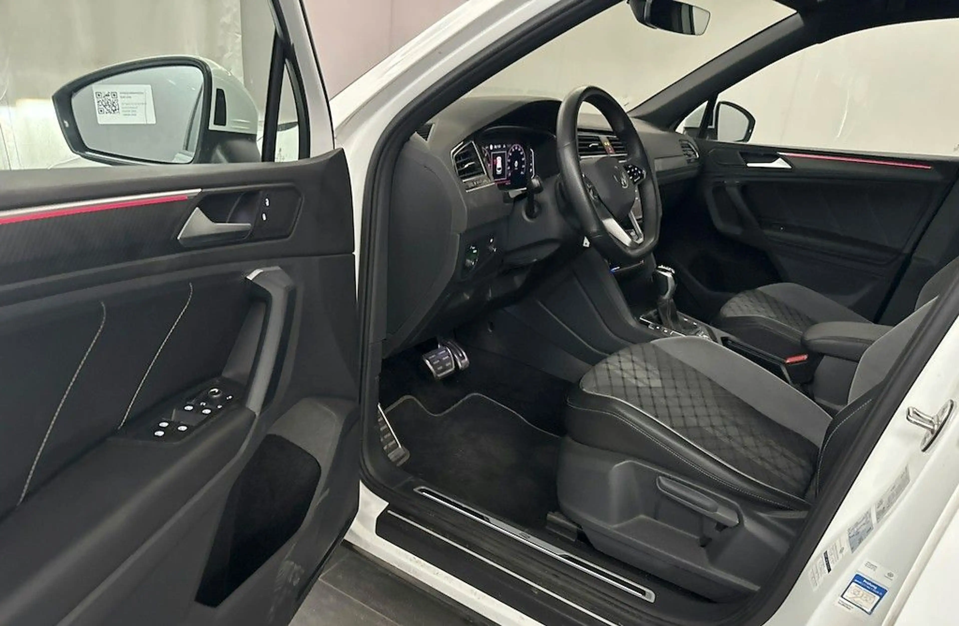 Volkswagen Tiguan R-Line 4Motion/ — photo 9
