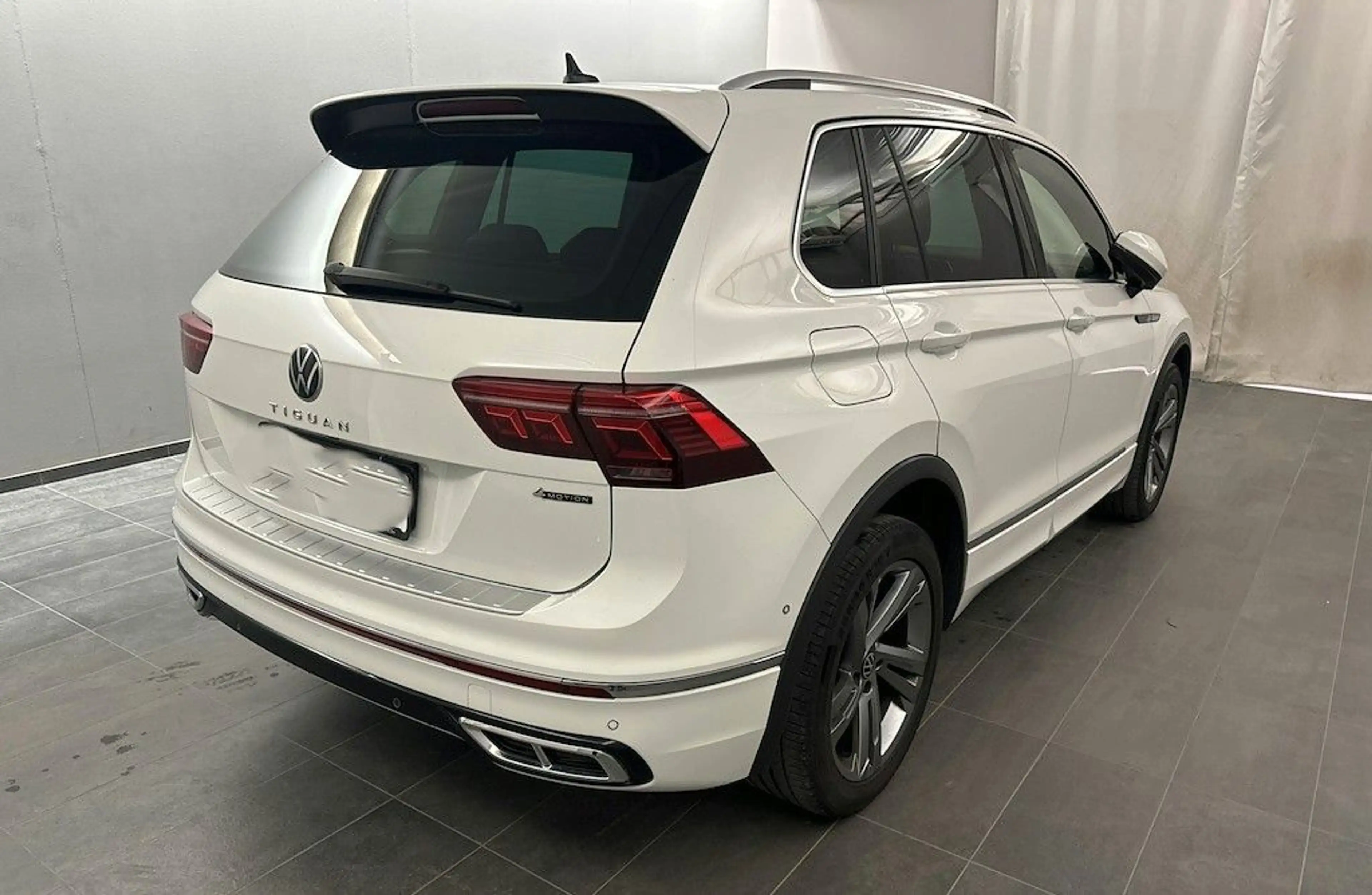 Volkswagen Tiguan R-Line 4Motion/ — photo 2