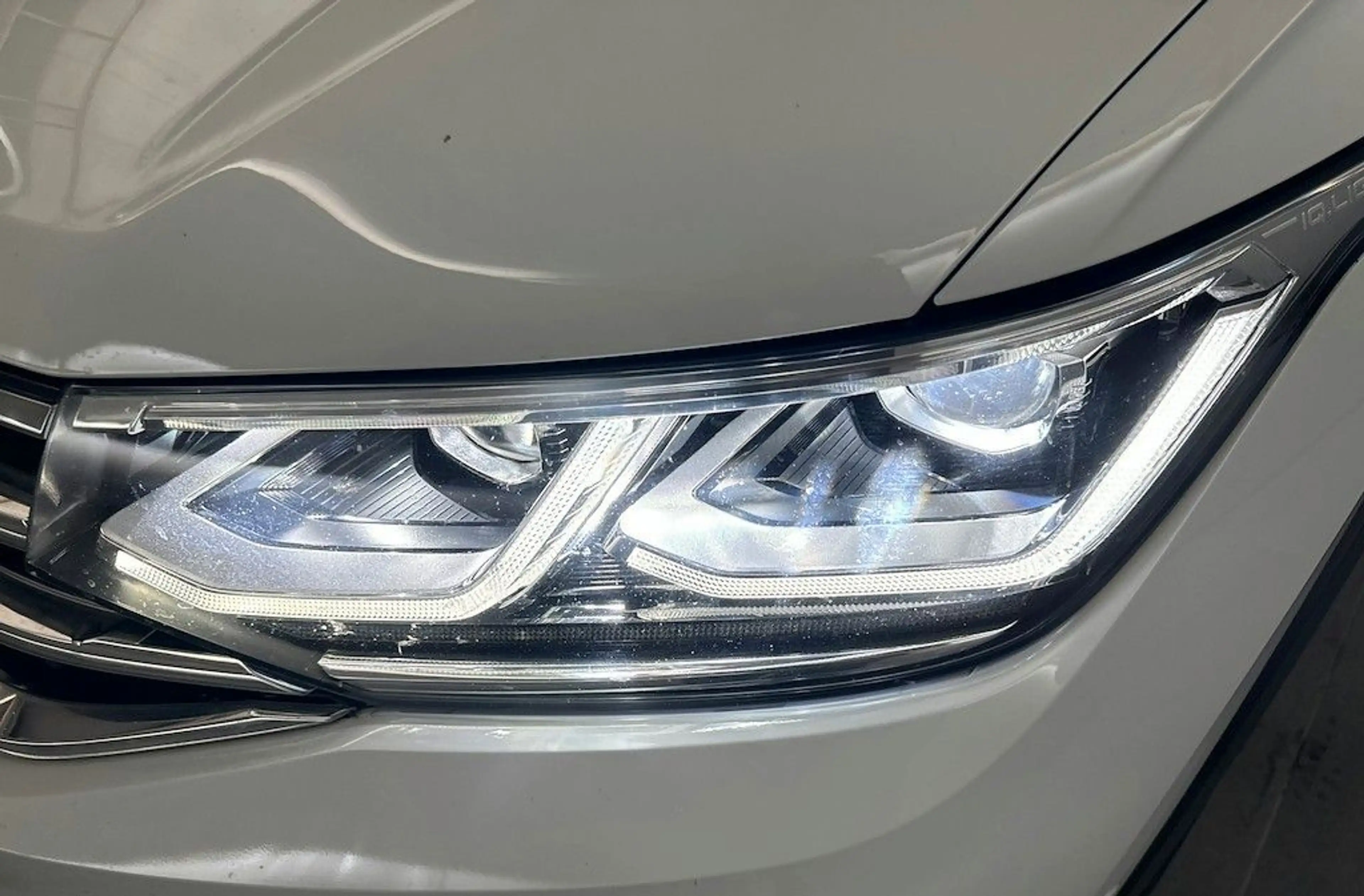 Volkswagen Tiguan R-Line 4Motion/ — photo 11