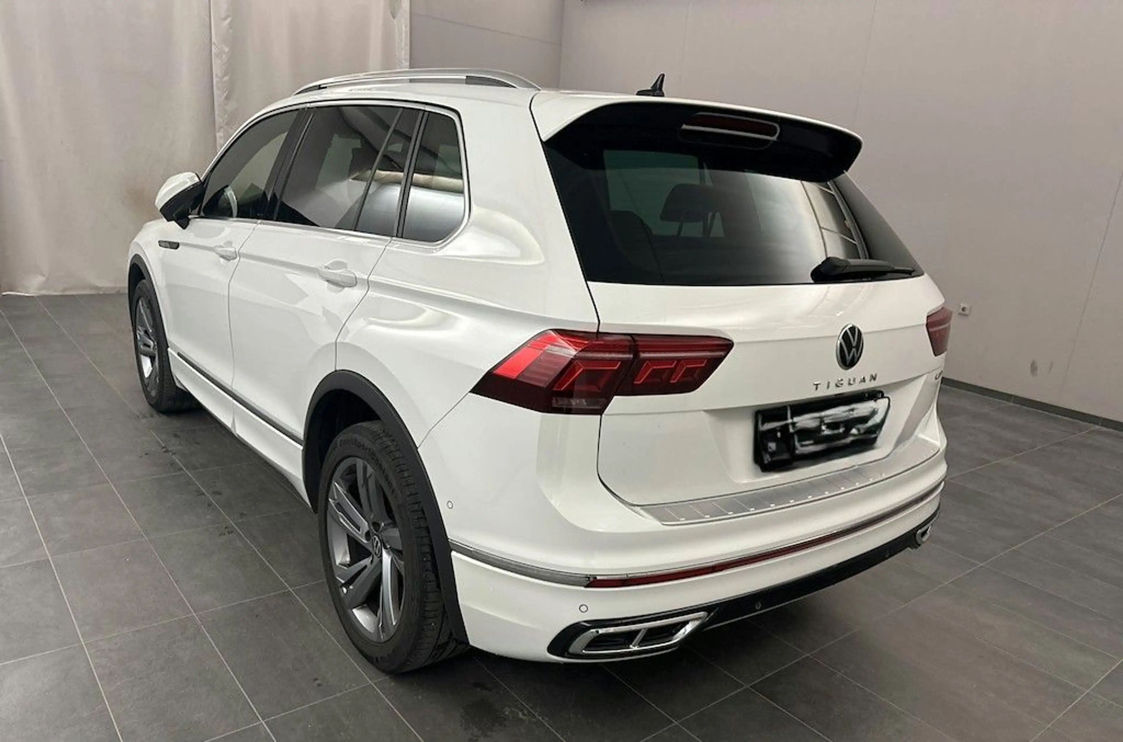 Volkswagen Tiguan R-Line 4Motion/ — photo 4