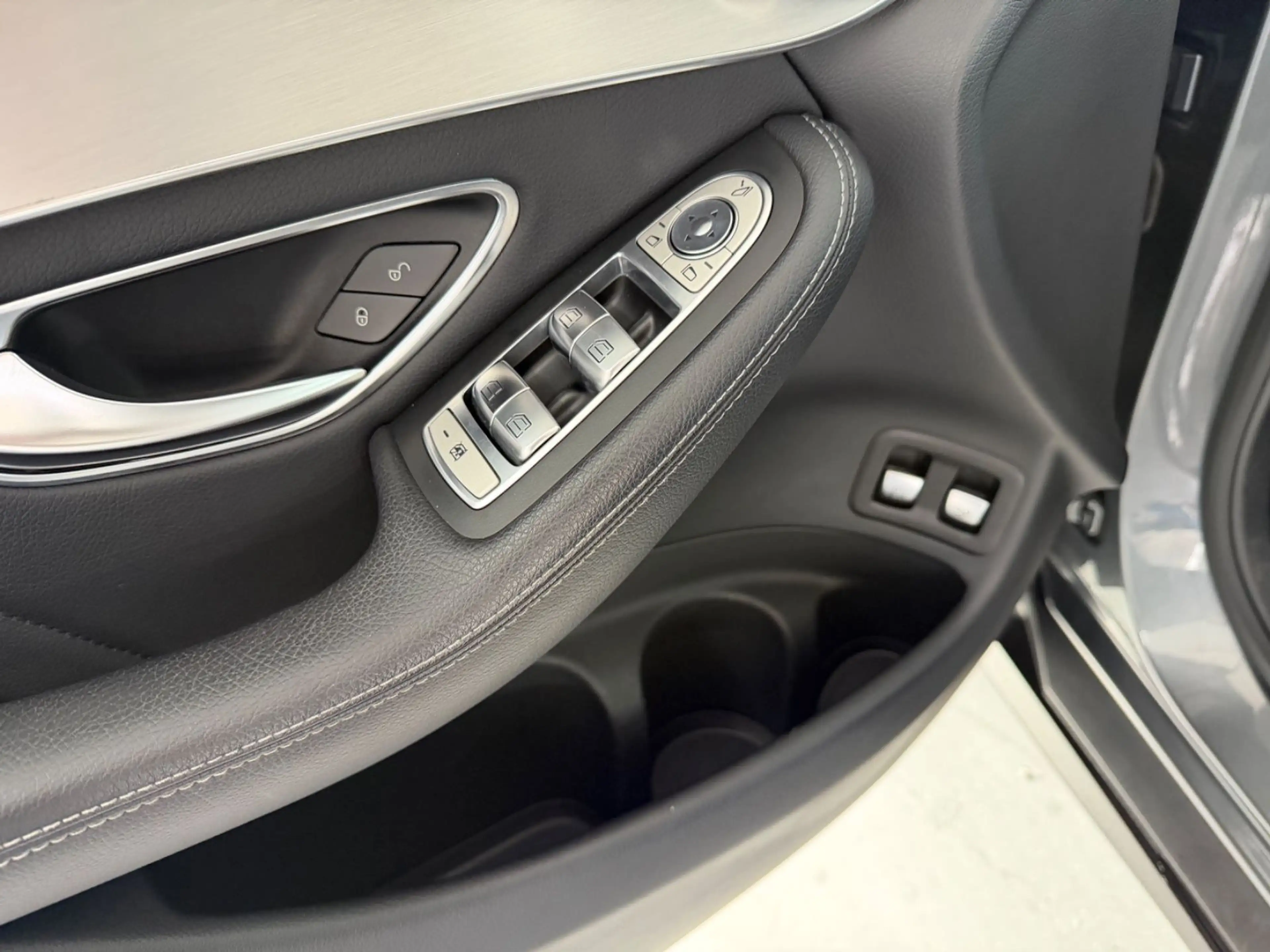 Mercedes-Benz GLC 220 d 4Matic*AMG*Pano*AHK* — photo 11
