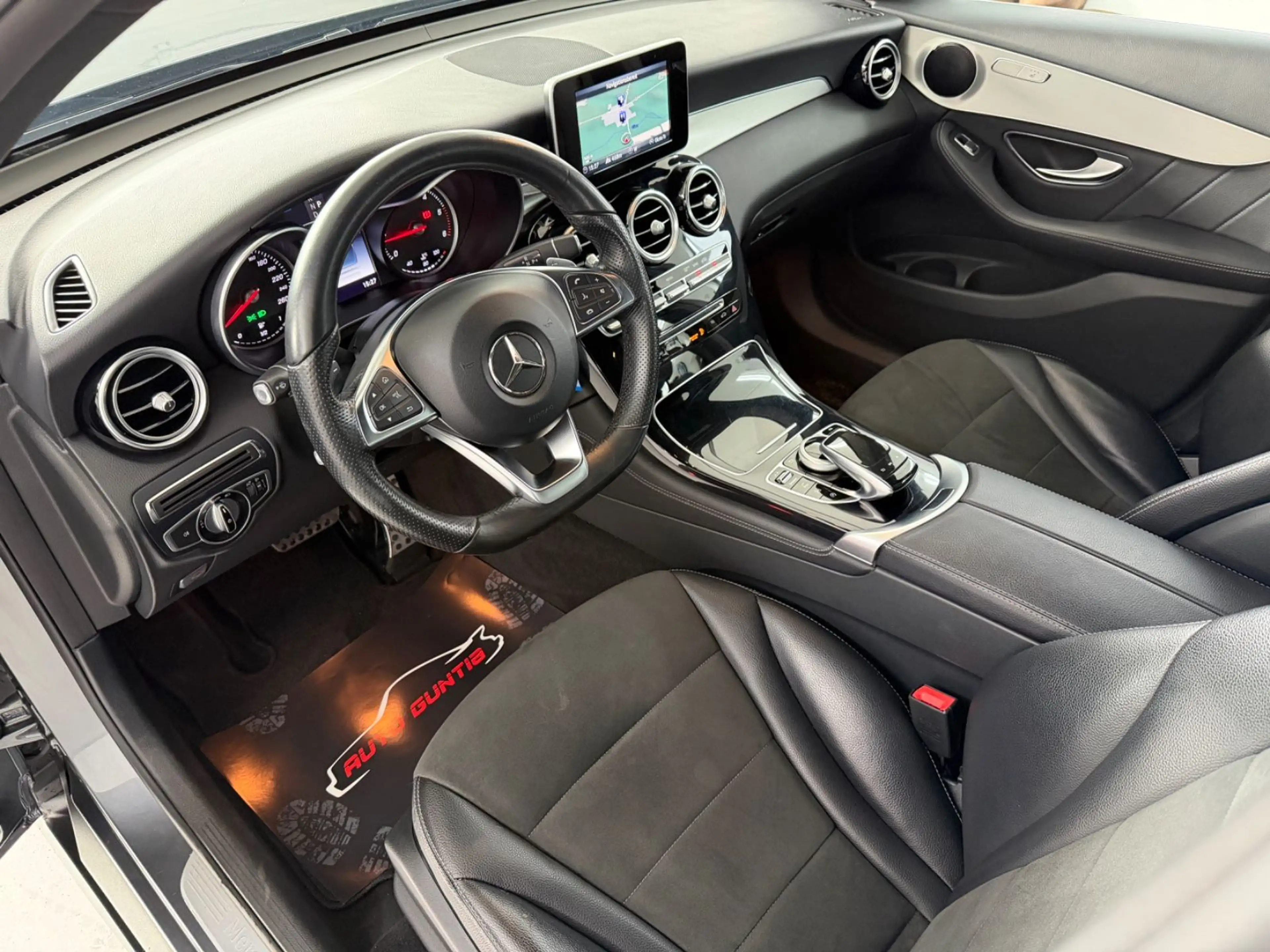 Mercedes-Benz GLC 220 d 4Matic*AMG*Pano*AHK* — photo 10