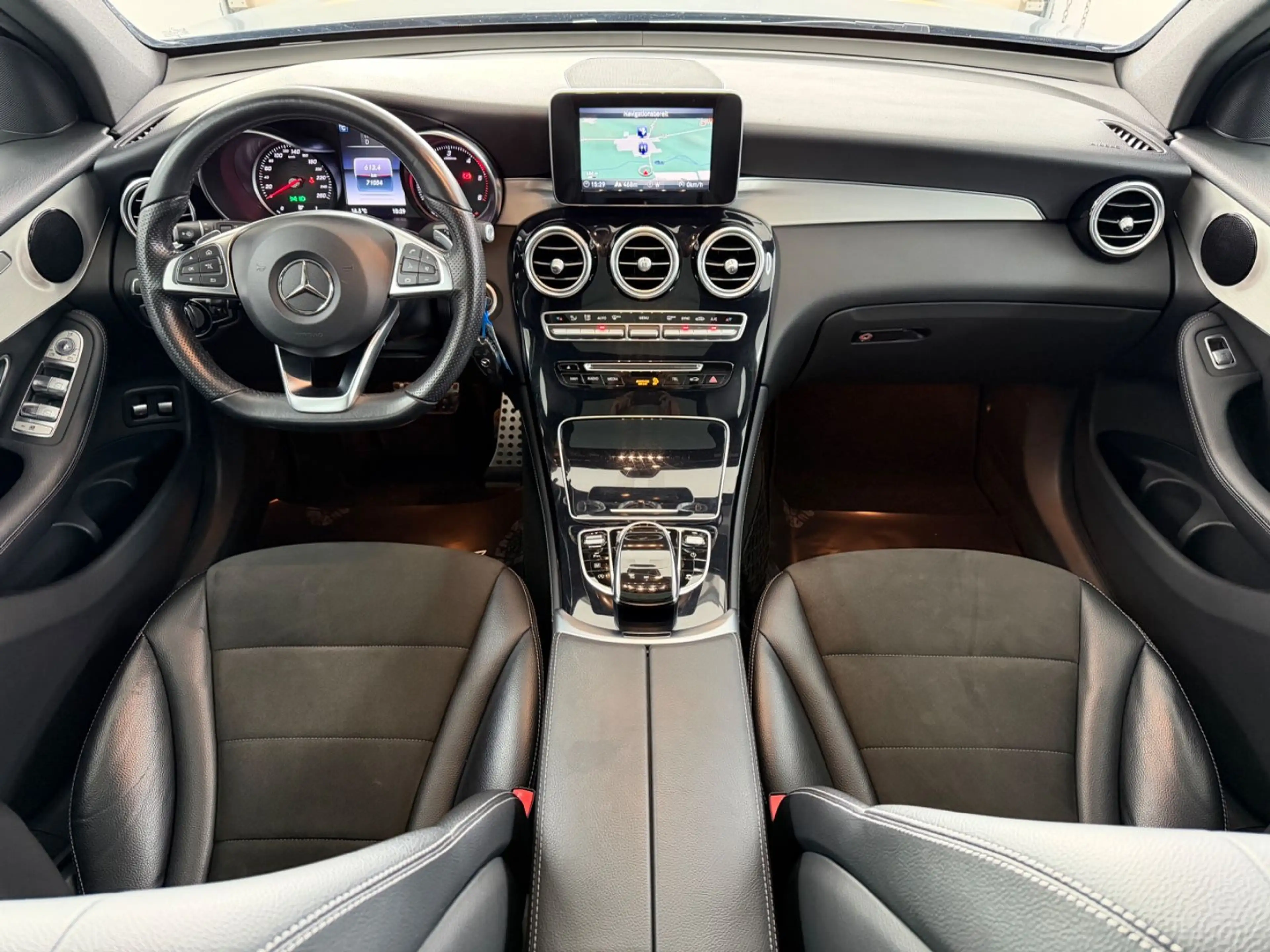 Mercedes-Benz GLC 220 d 4Matic*AMG*Pano*AHK* — photo 9