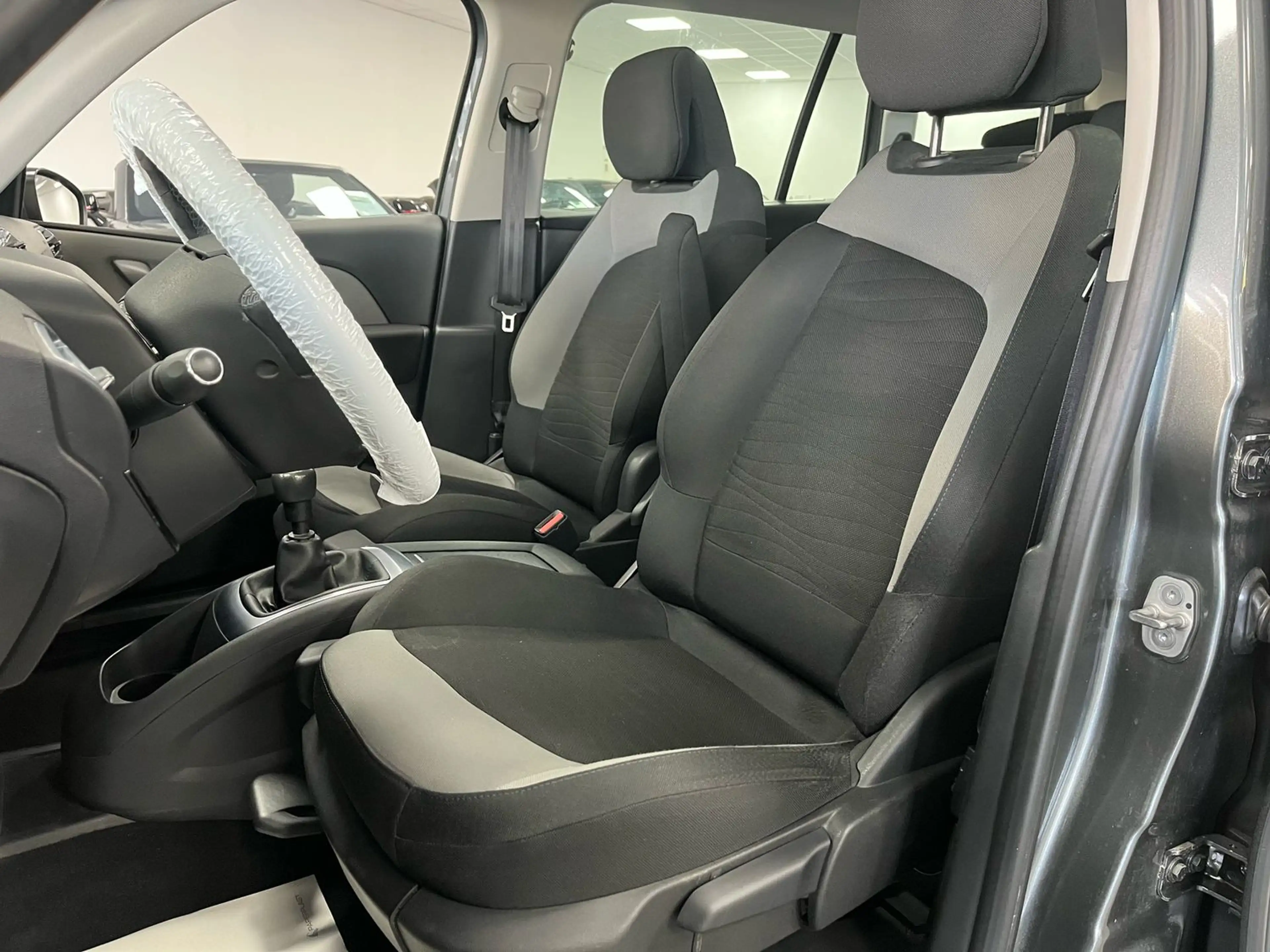 Citroen Grand C4 Picasso 7-Sitzer/ Schalter/ Zahnriemen+Service Neu — photo 11