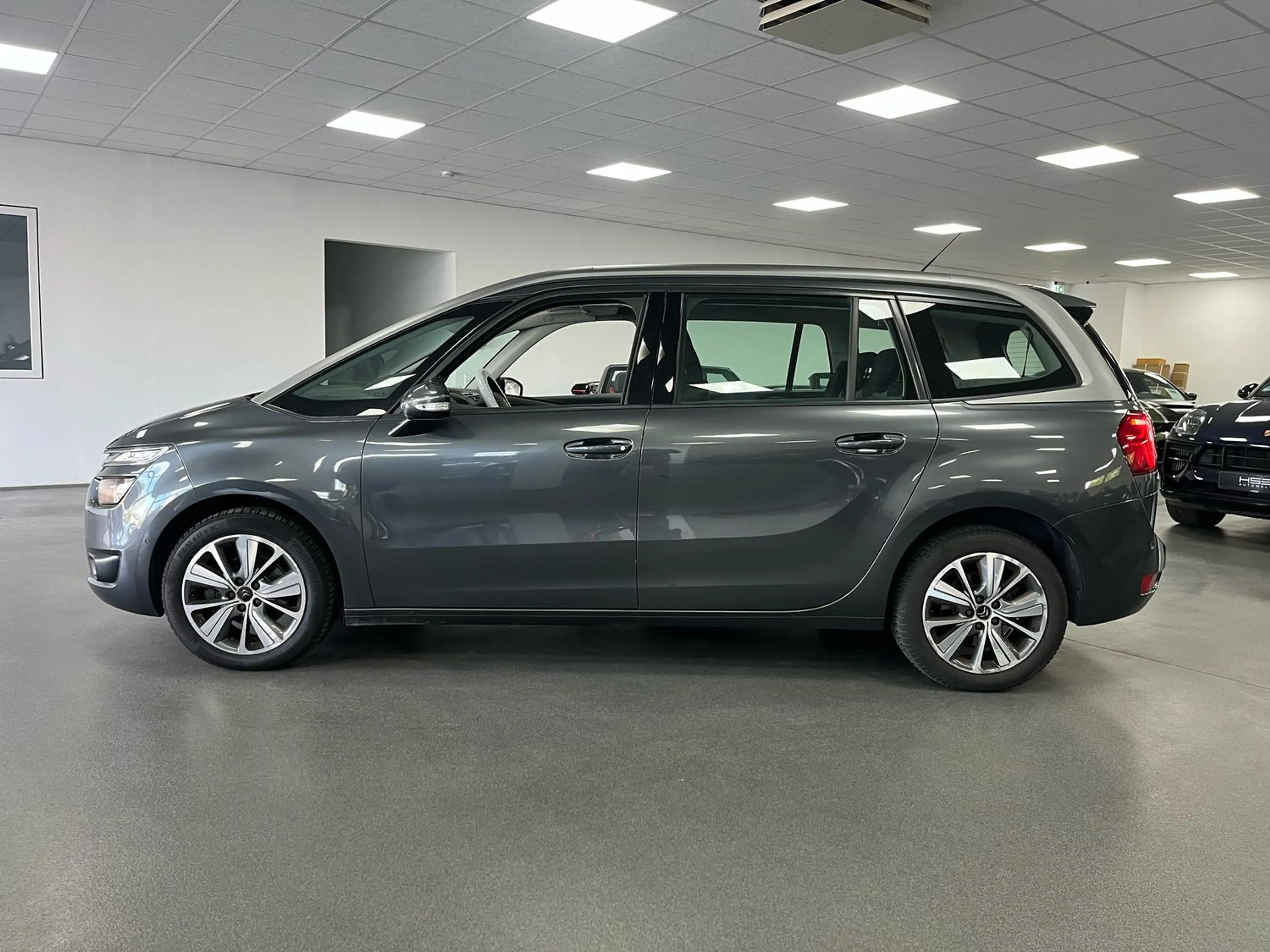 Citroen Grand C4 Picasso 7-Sitzer/ Schalter/ Zahnriemen+Service Neu — photo 6