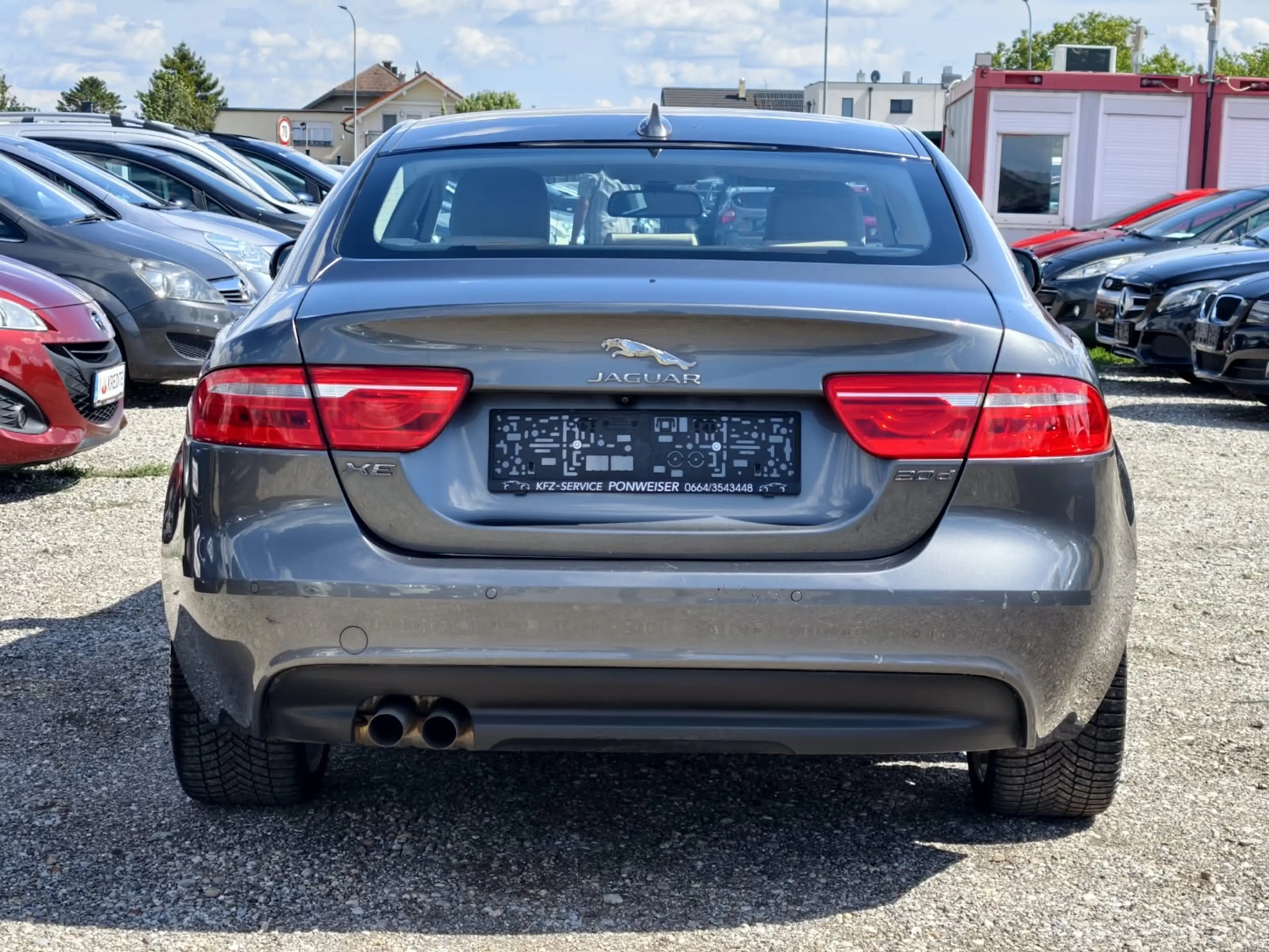Jaguar XE — photo 11