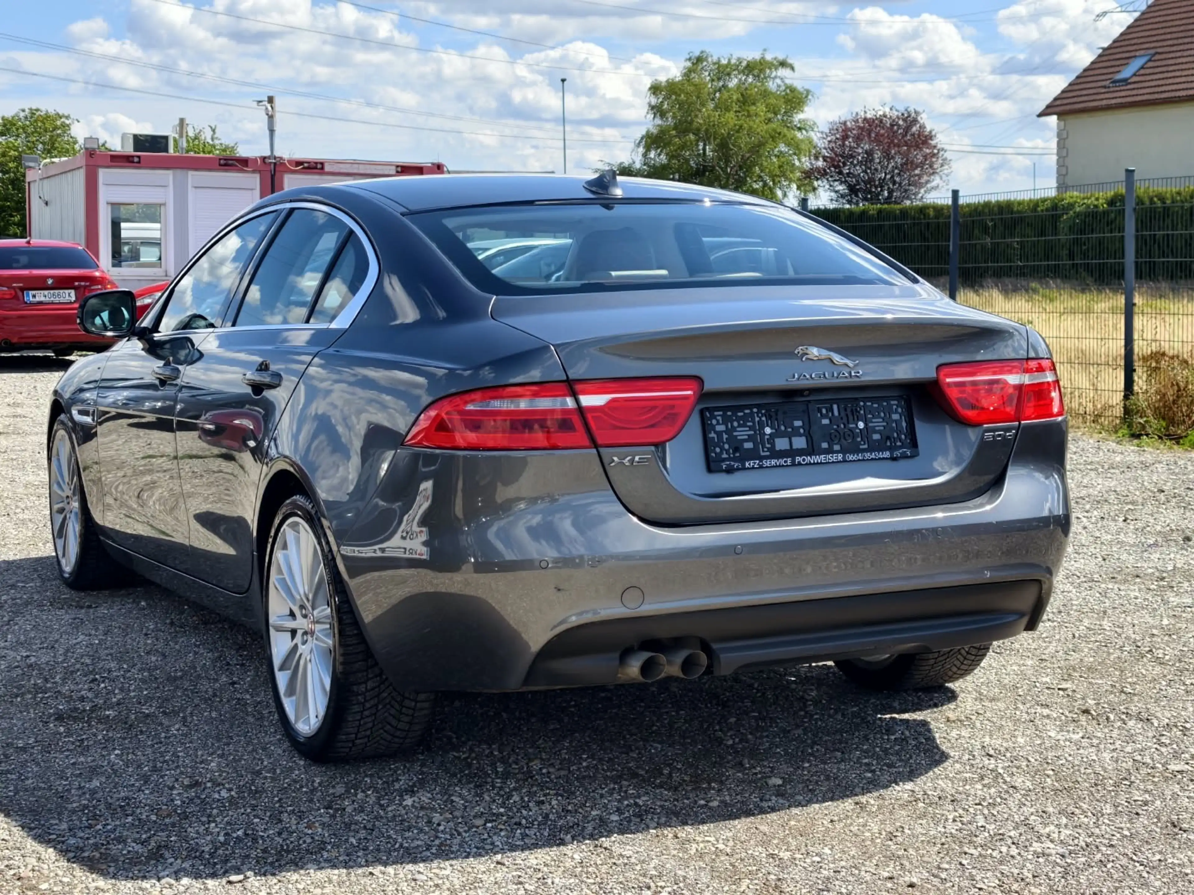 Jaguar XE — photo 10