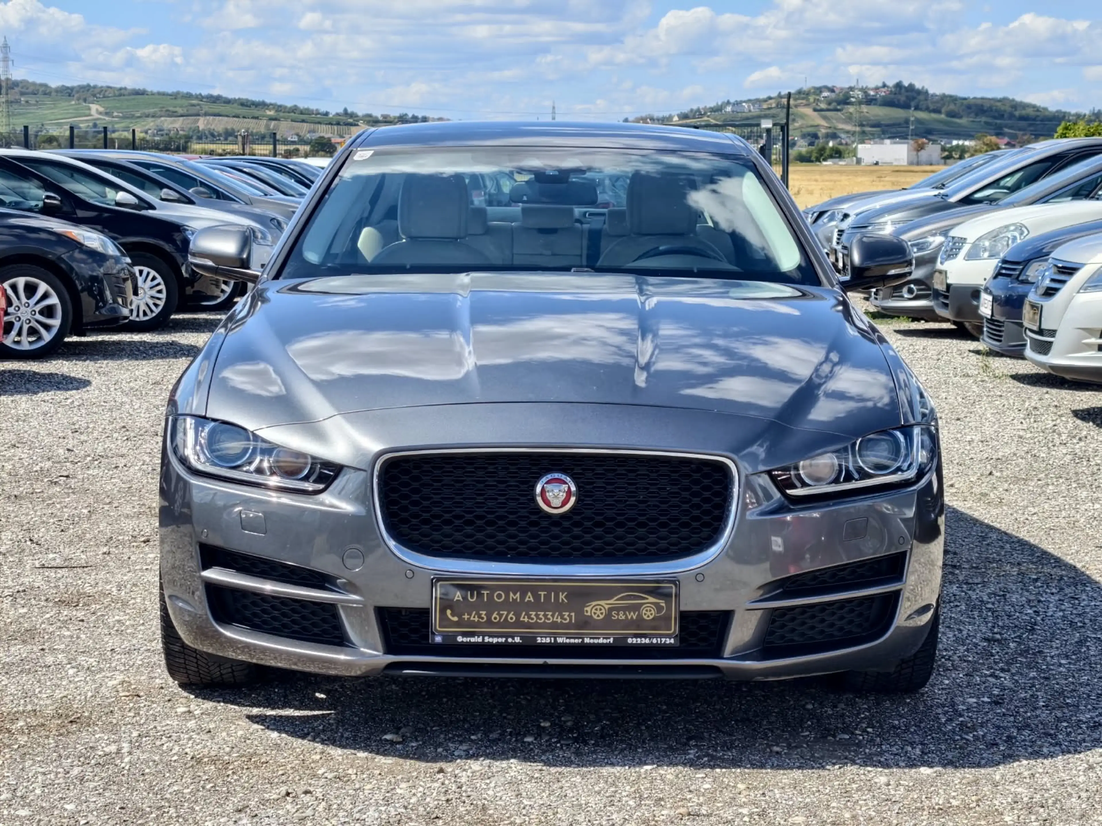 Jaguar XE — photo 4