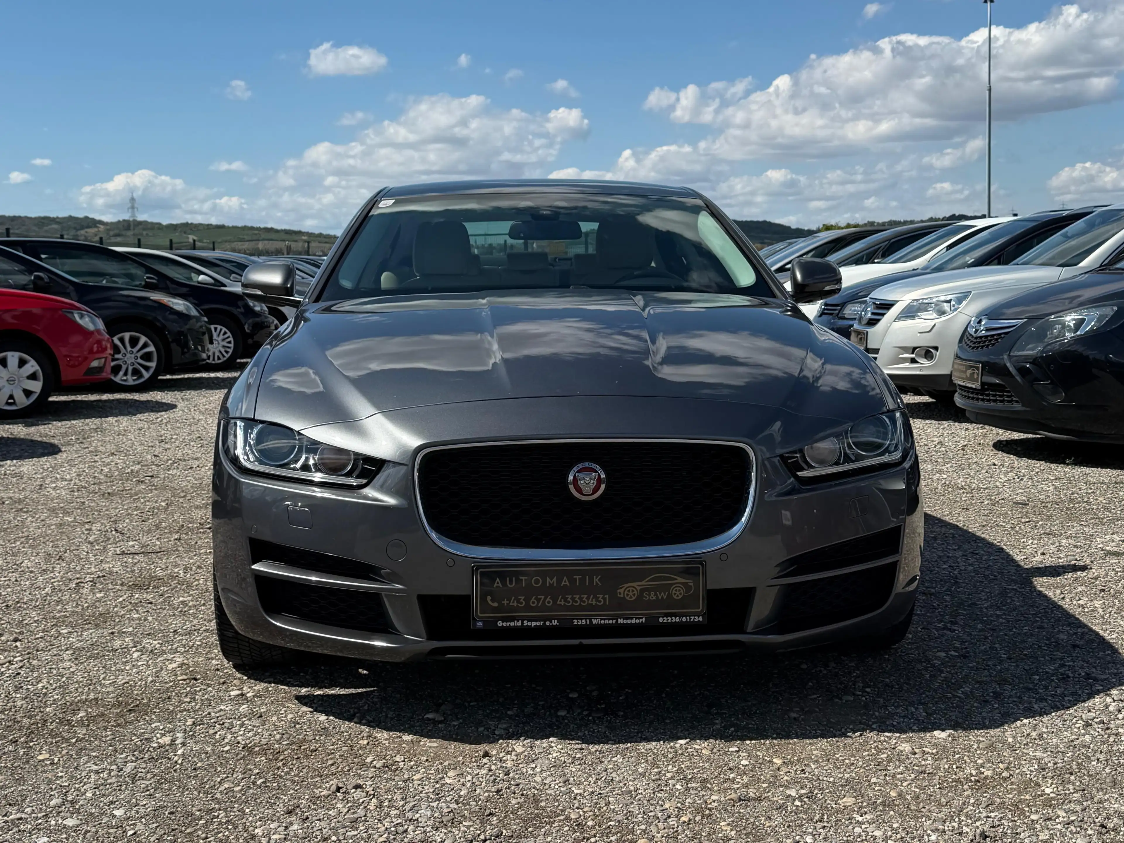 Jaguar XE — photo 3