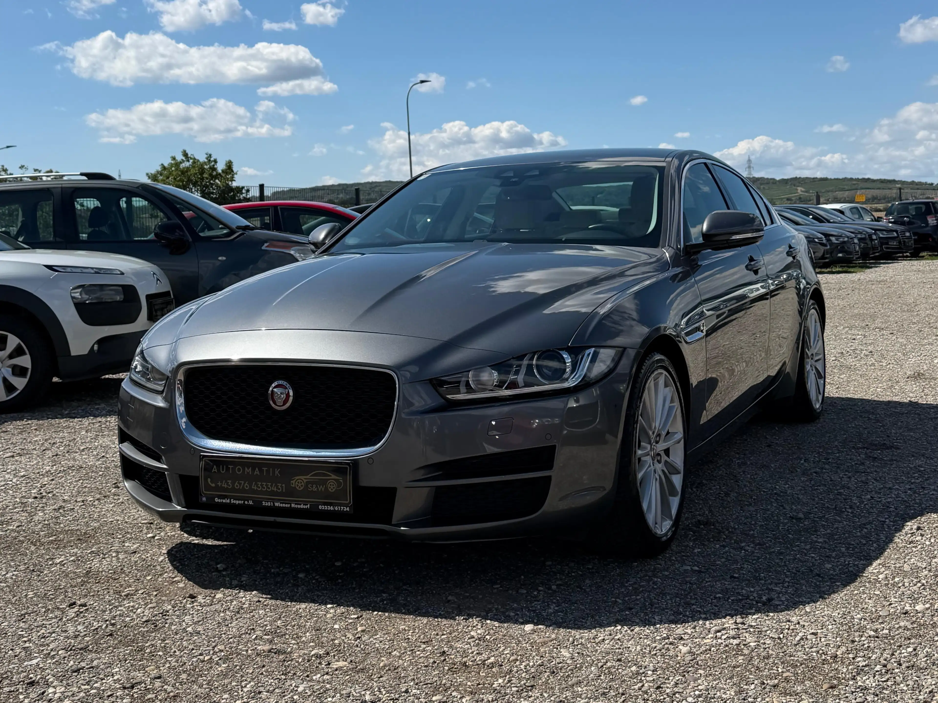 Jaguar XE — photo 2