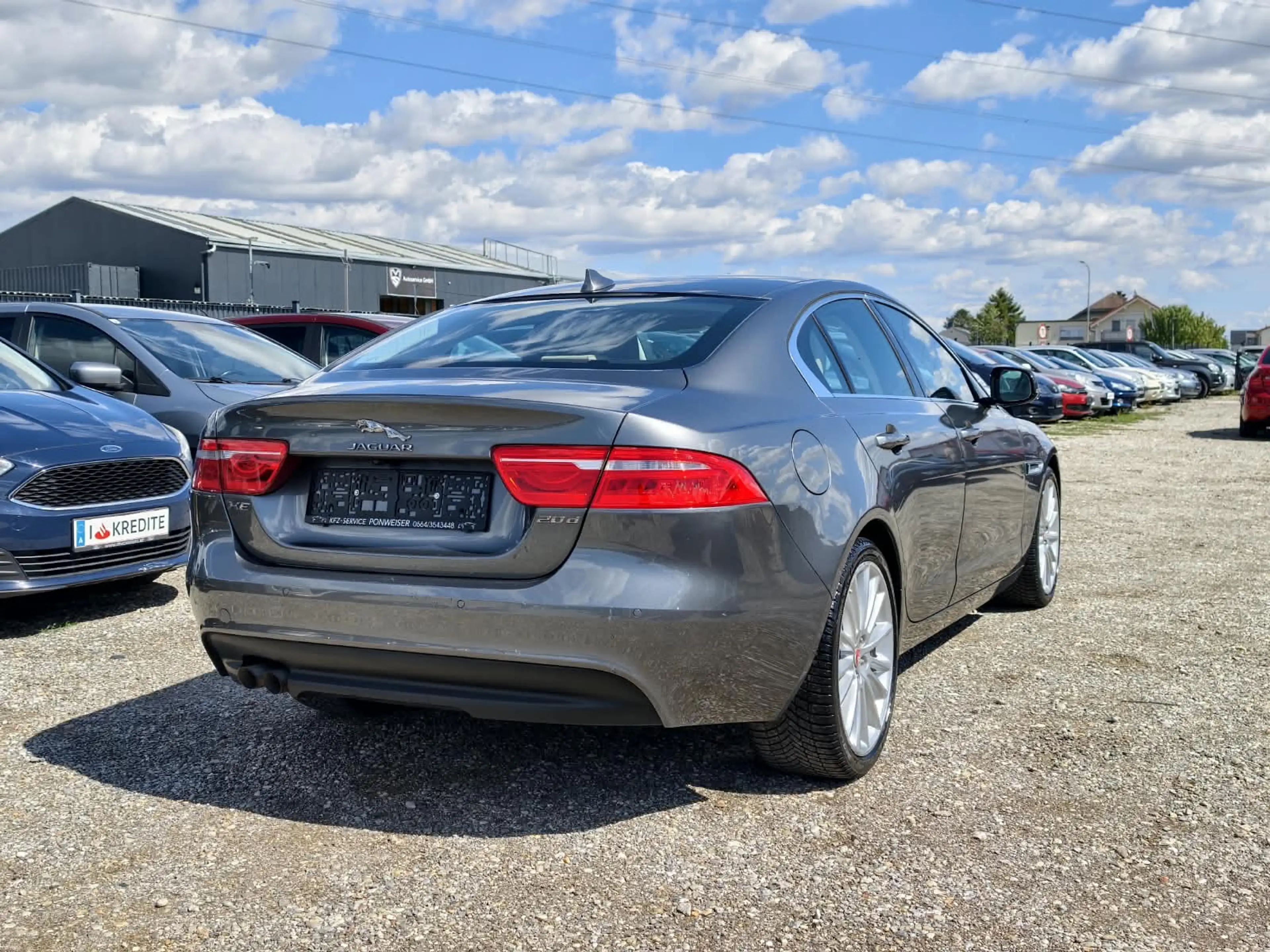Jaguar XE — photo 6