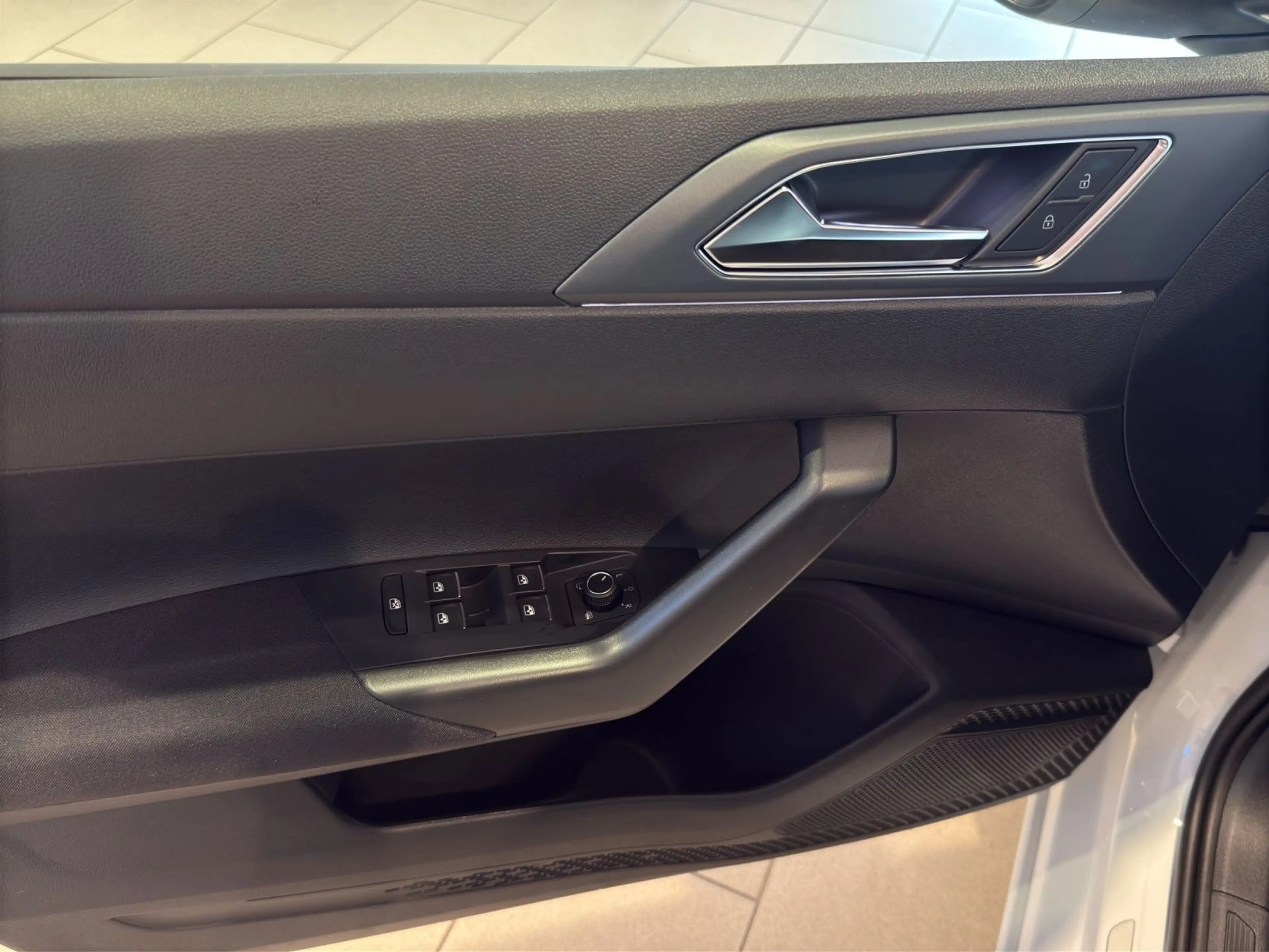 Volkswagen Taigo 1.0 TSI DSG R-LINE REAR VIEW NAVI GJR AHK — photo 8