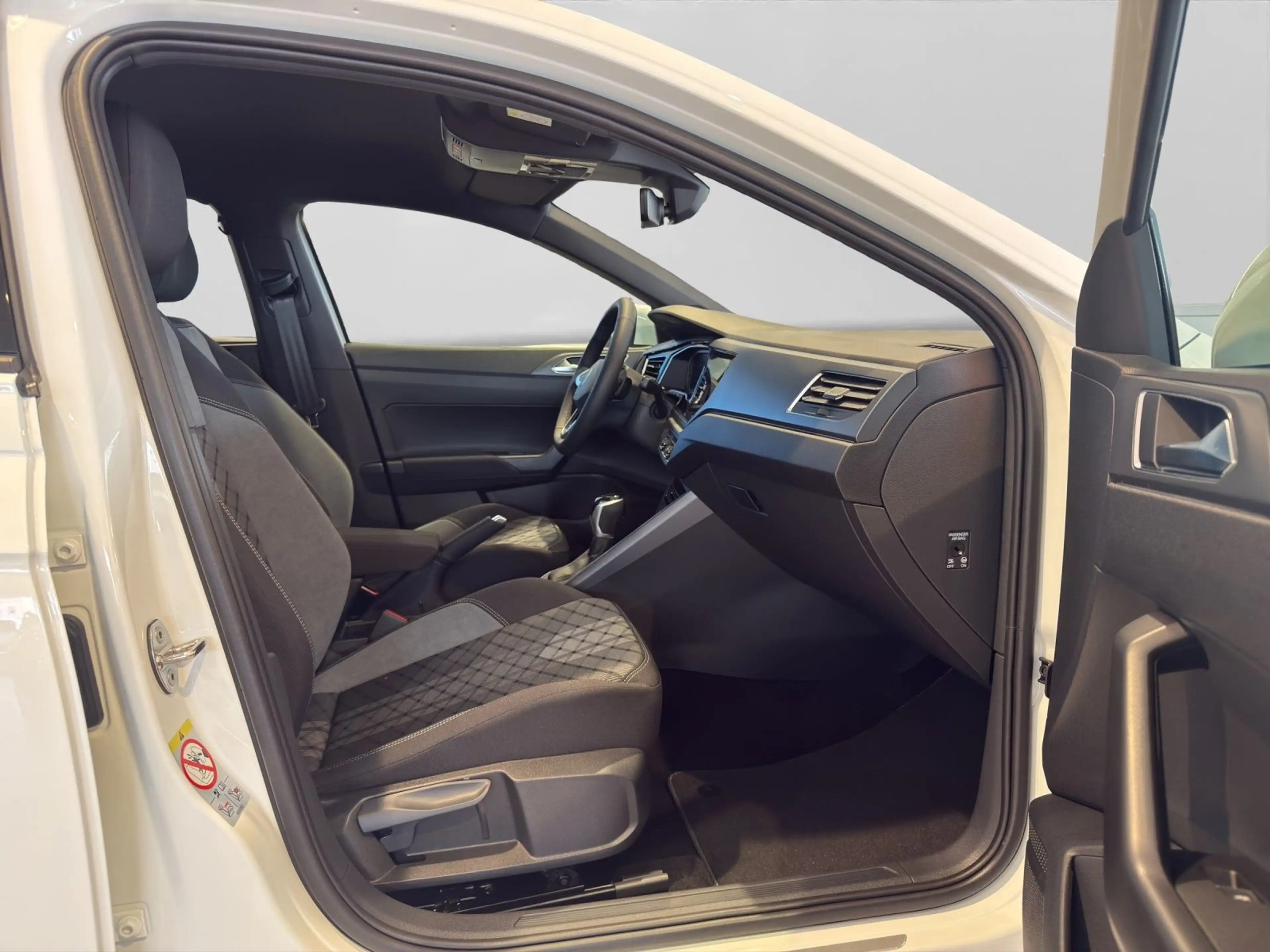 Volkswagen Taigo 1.0 TSI DSG R-LINE REAR VIEW NAVI GJR AHK — photo 4