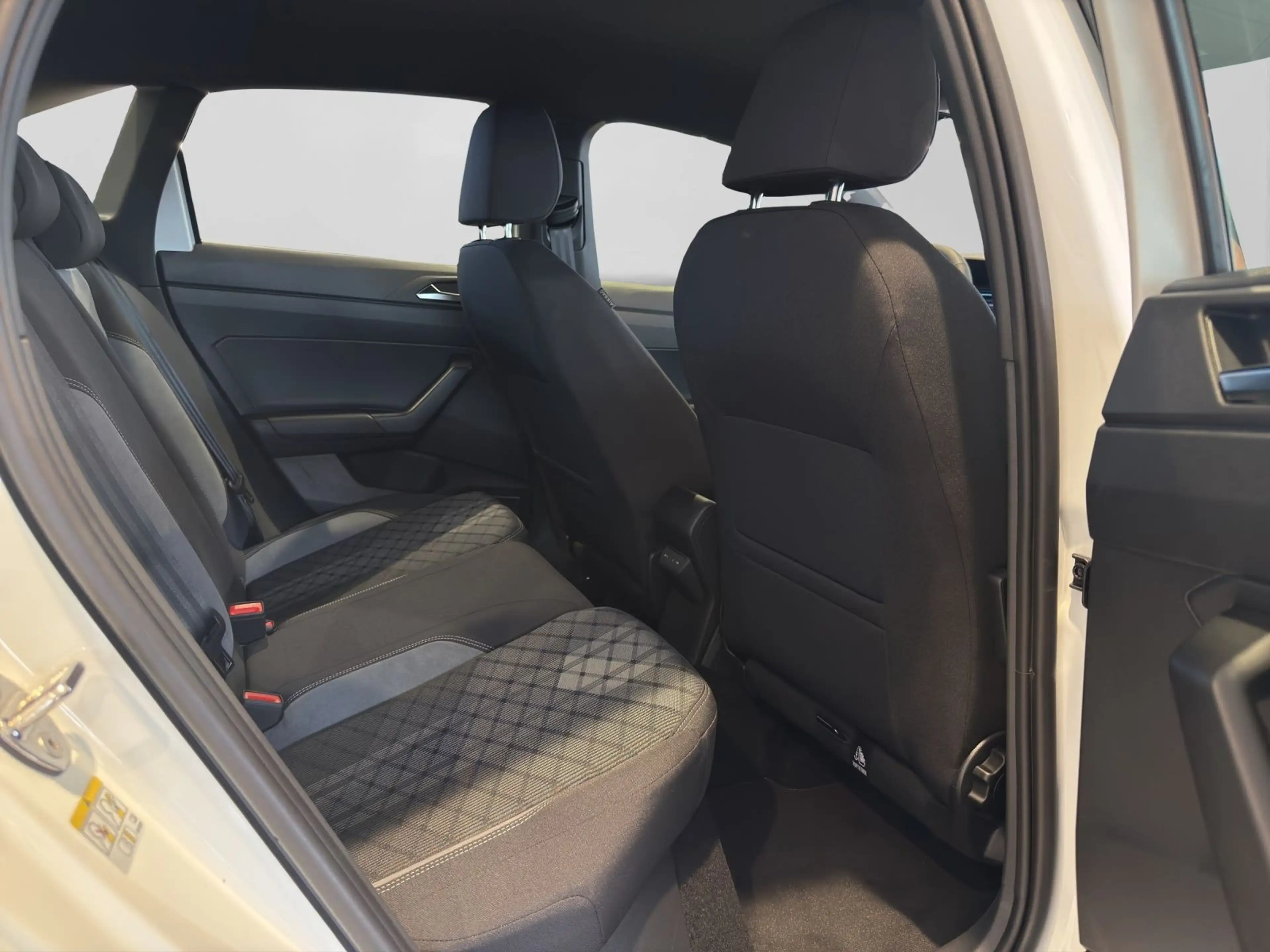 Volkswagen Taigo 1.0 TSI DSG R-LINE REAR VIEW NAVI GJR AHK — photo 6