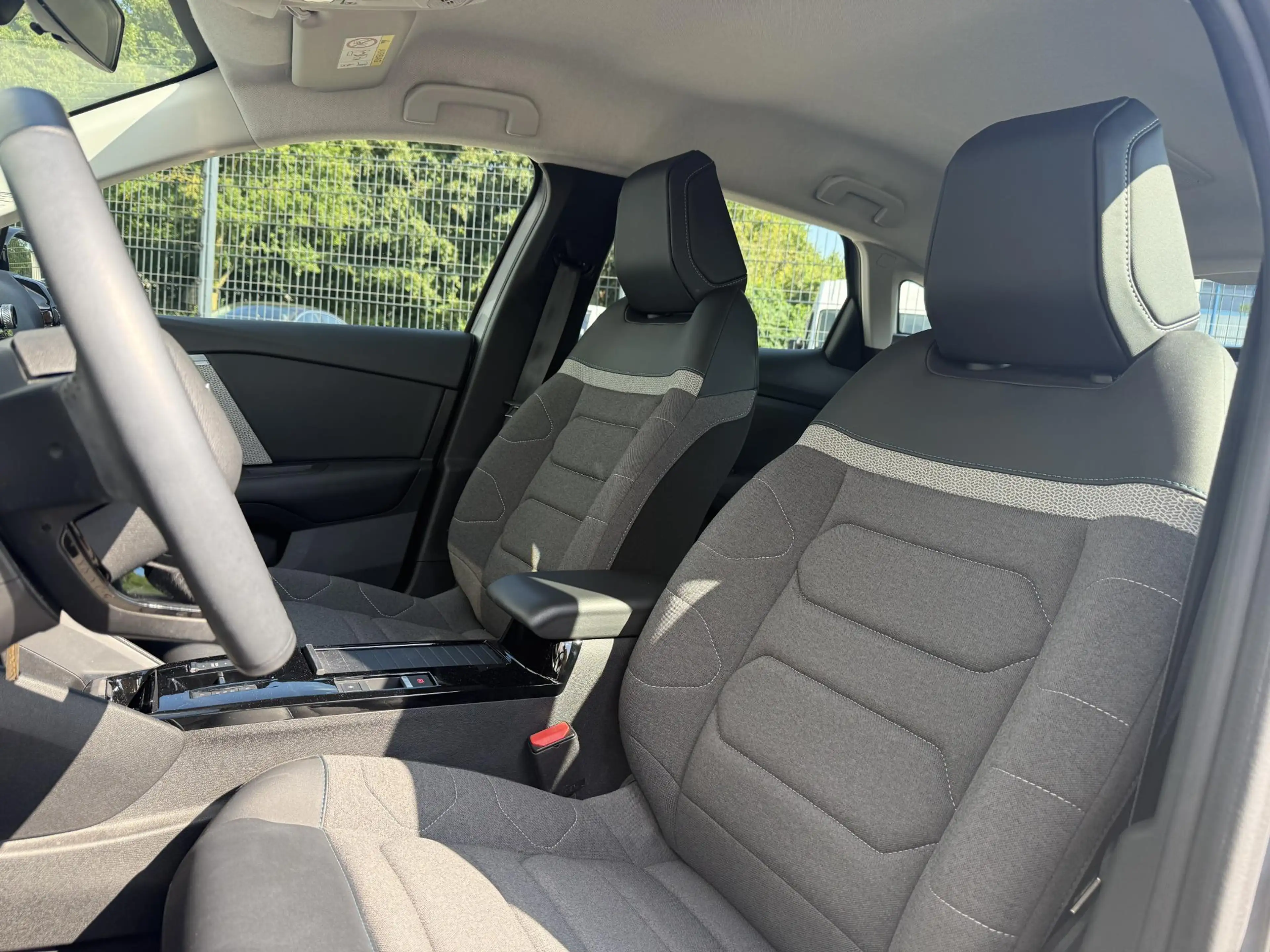 Citroen E-C4 Electric You 50 kWh | Apple Carplay/Android Auto | Climate — photo 15