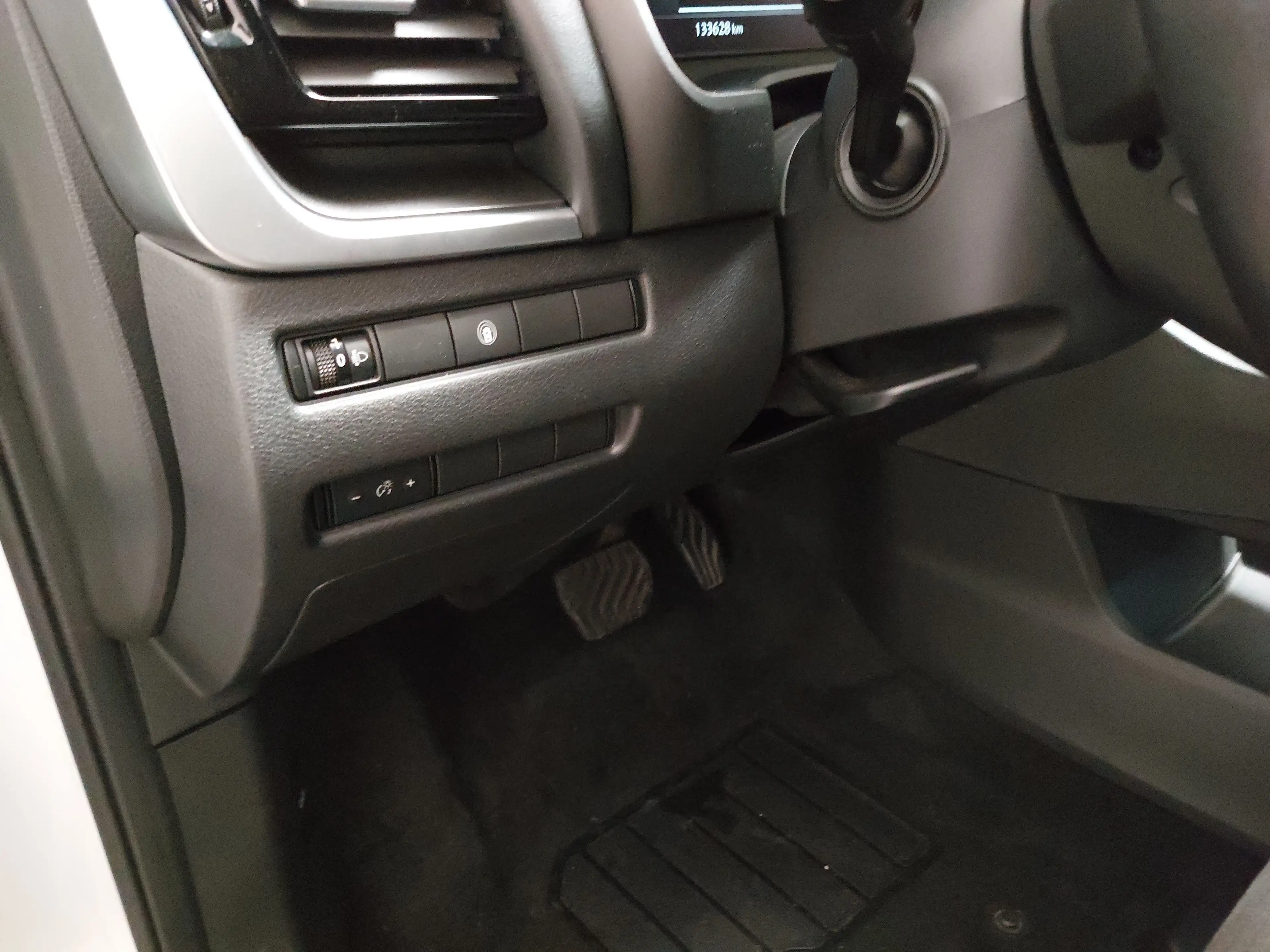 Nissan X-Trail — photo 7