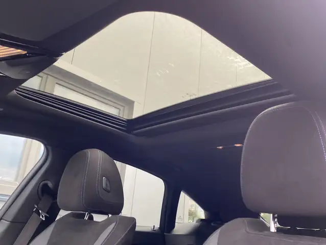BMW 4 Series view 9