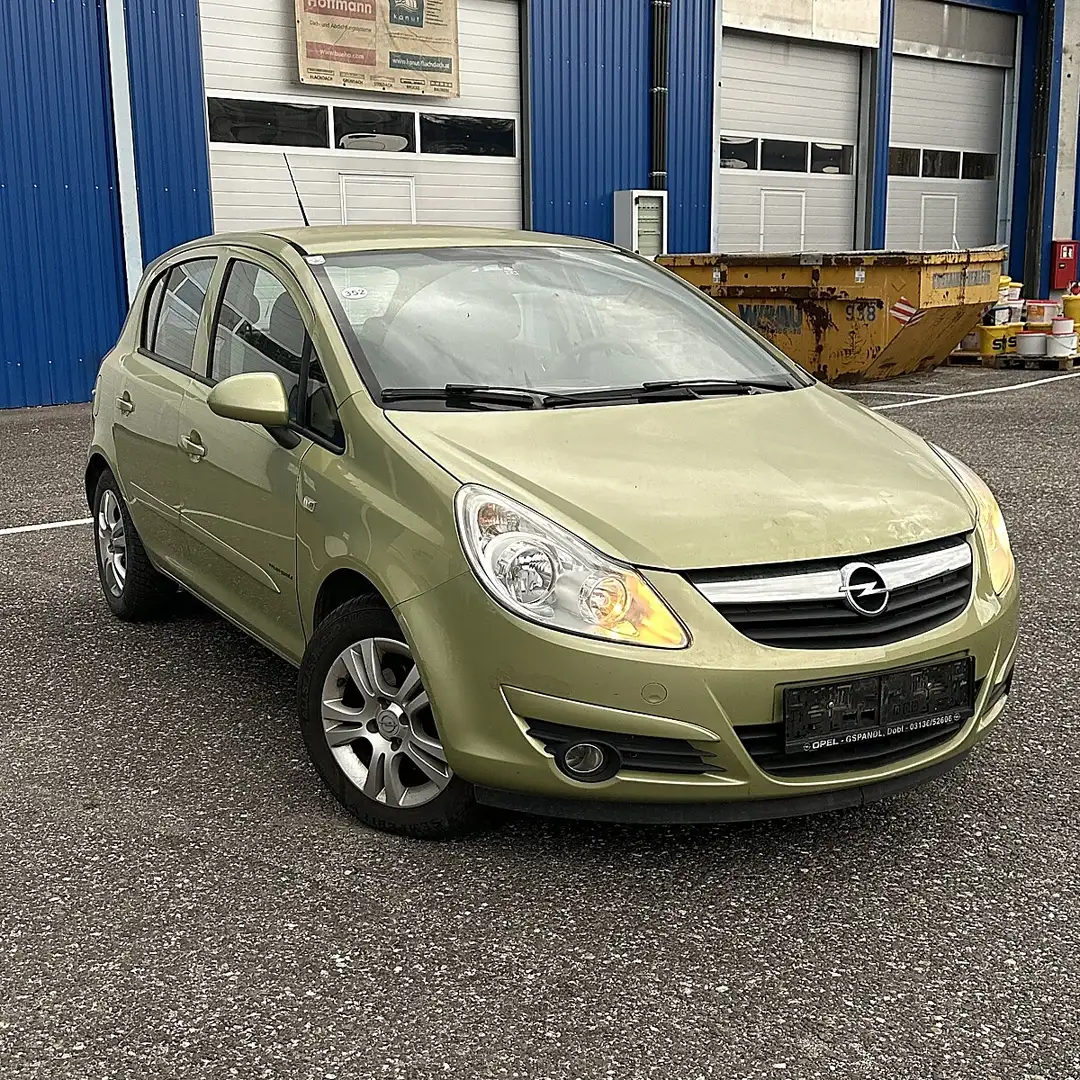 Opel Corsa 1,2 First Edition Grün - 2