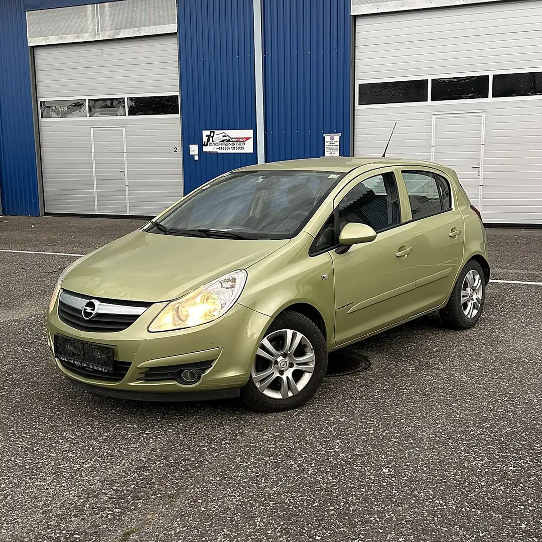 Opel Corsa 1,2 First Edition Grün - 1