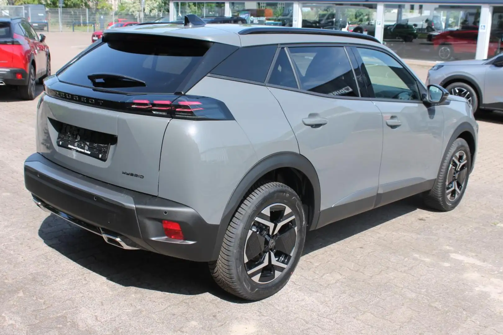Peugeot 2008 Allure Hybrid 145 e-DSC Grau - 2