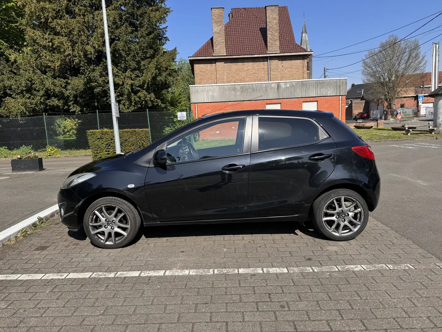 Mazda 2 1.3i Sport Navigator Чорний - 2