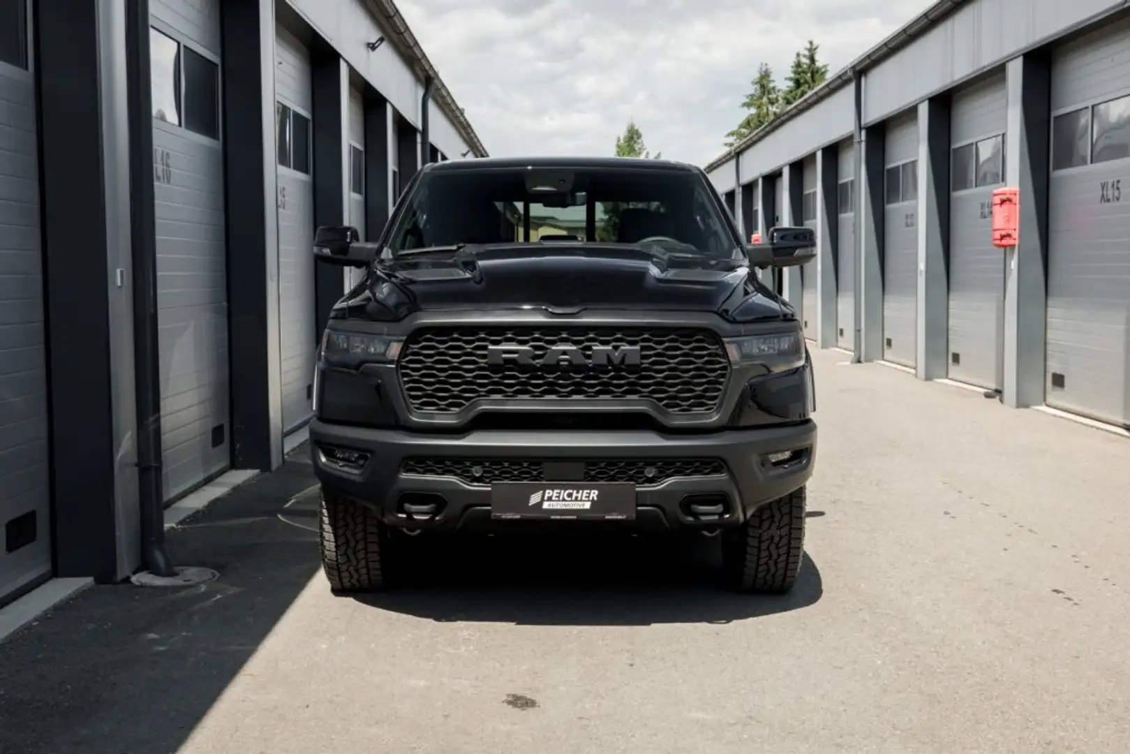 RAM 1500 Ram 1500 Rebel Crew Cab 5'7''-Bed 4x4 Schwarz - 2