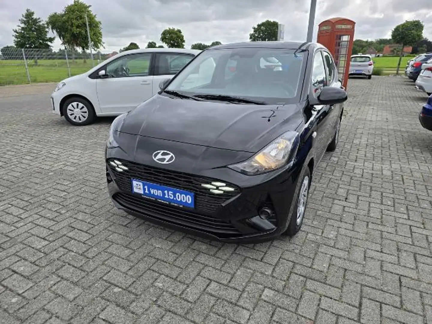 Hyundai i10 1.0 5MT Navi Rückfahrkamera SHZ DAB beh. Lenkrad Schwarz - 1