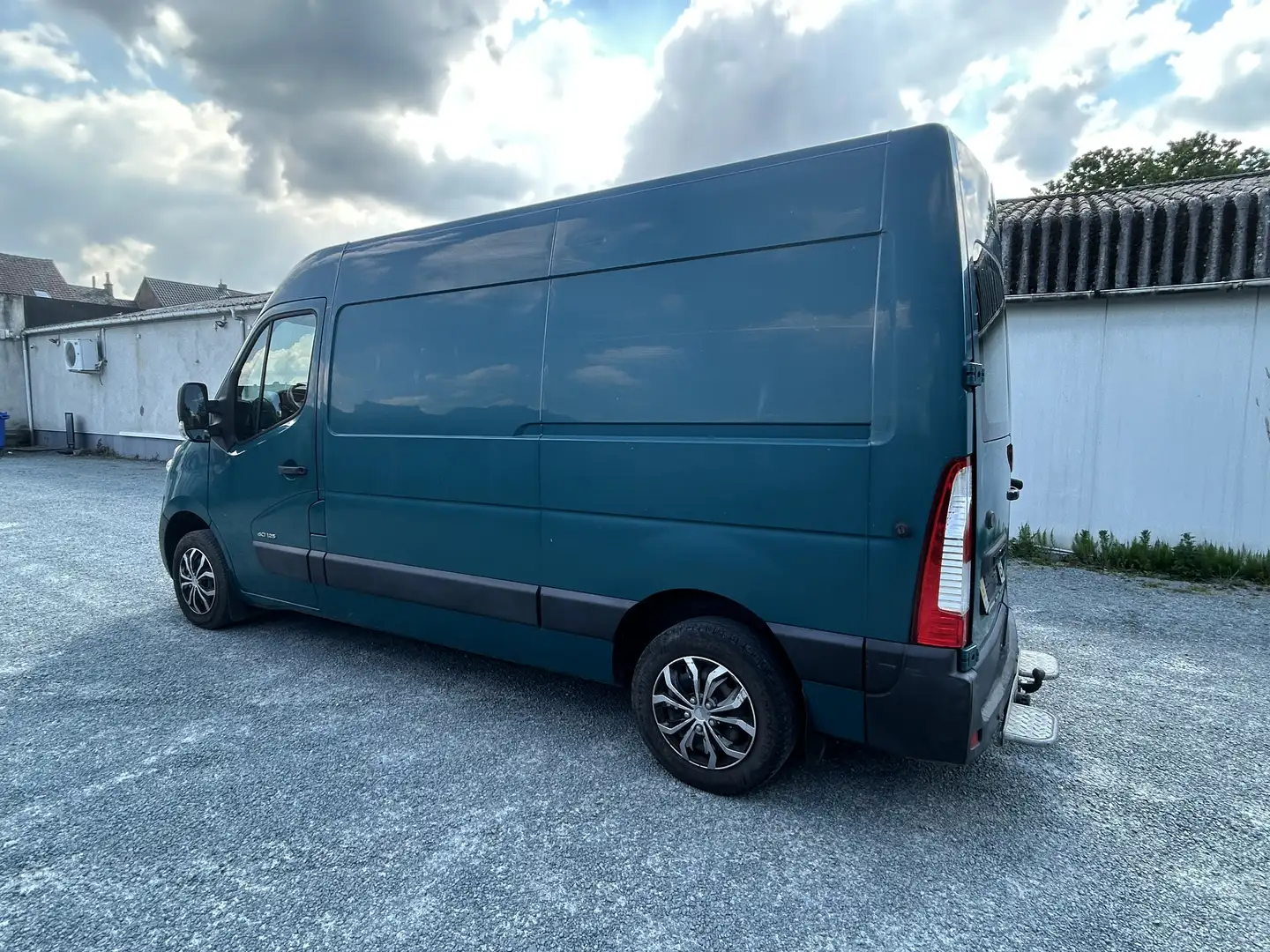 Renault Master demare et roule - bruit niveau moteur . - 2