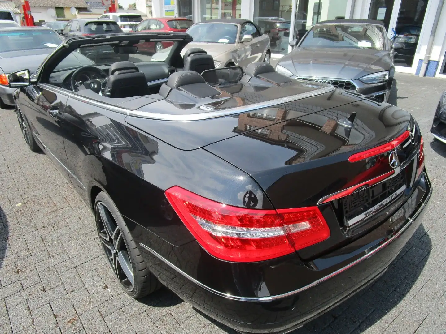 Mercedes-Benz E 200 E -Klasse Cabrio E 200 CGI BlueEfficiency Zwart - 2