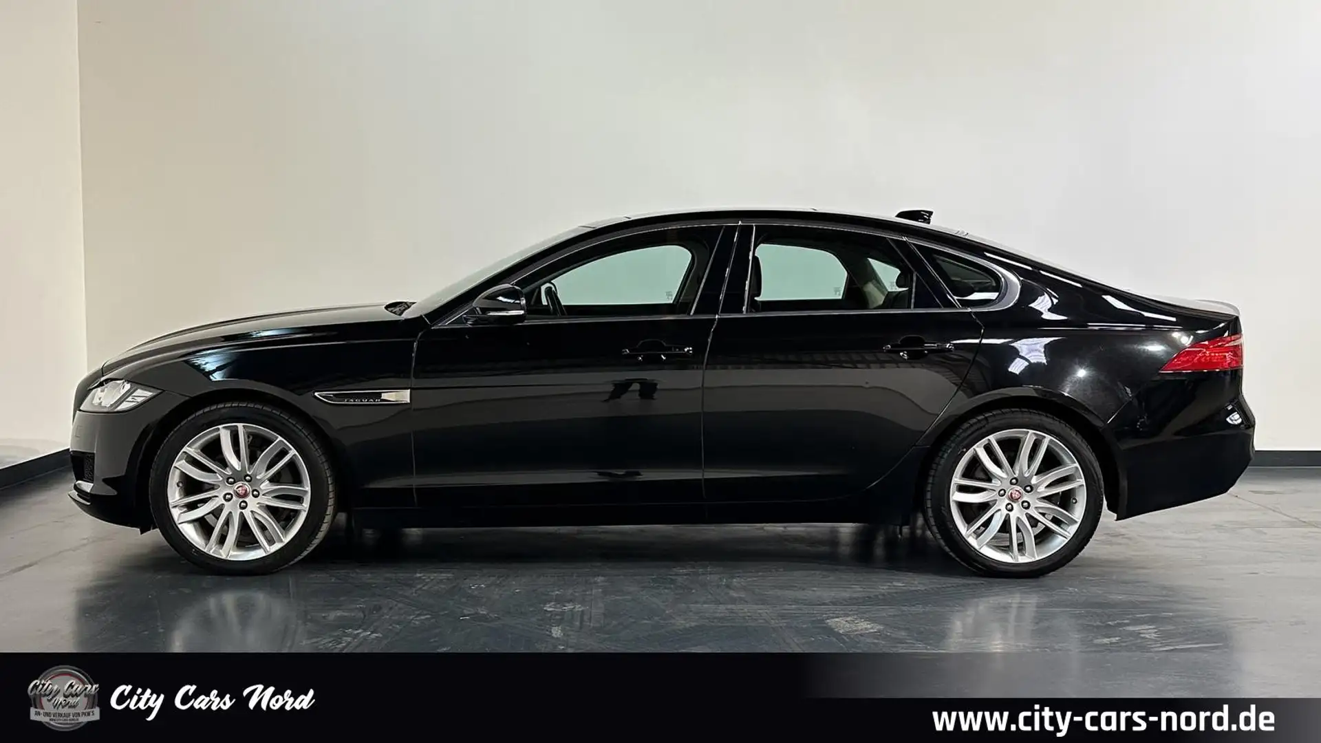 Jaguar XF Prestige 25t AWD KAMERA+MERIDIAN+MEMORY+PANO Schwarz - 2