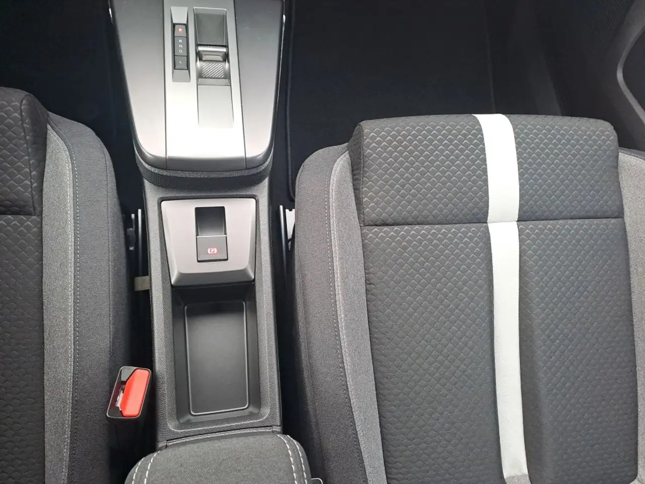 Opel Frontera 1.2 DI Hybrid 48V eDCT GS 15
