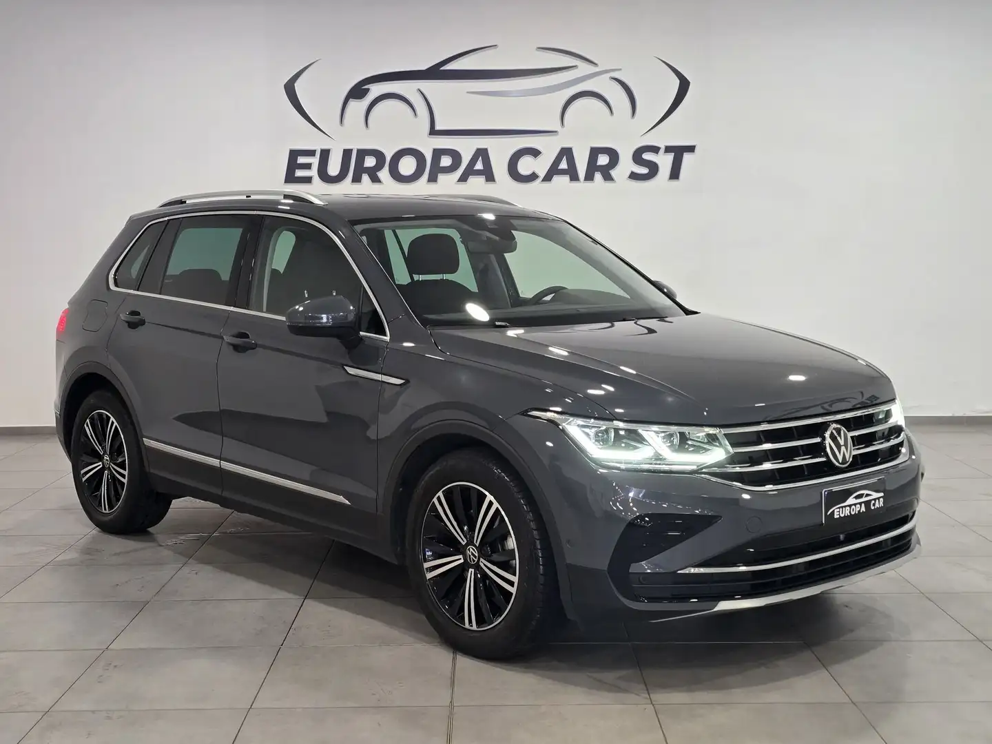 Volkswagen Tiguan 2.0 TDI DSG Executive BMT Gris - 2