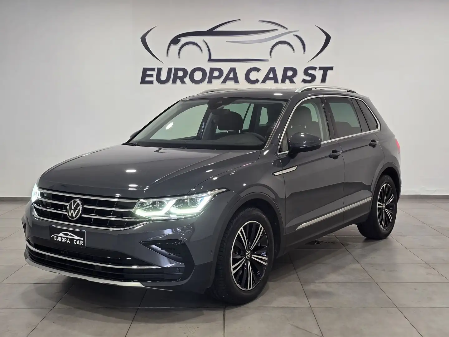 Volkswagen Tiguan 2.0 TDI DSG Executive BMT Gris - 1