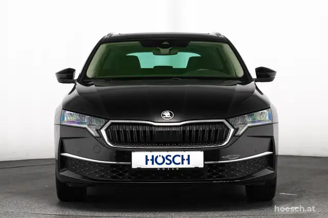 Skoda Octavia view 3
